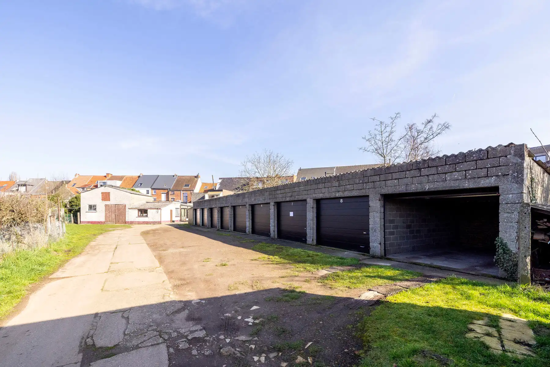 9 niet-vergunde garages te koop in Lier foto {{pictureIndex}}