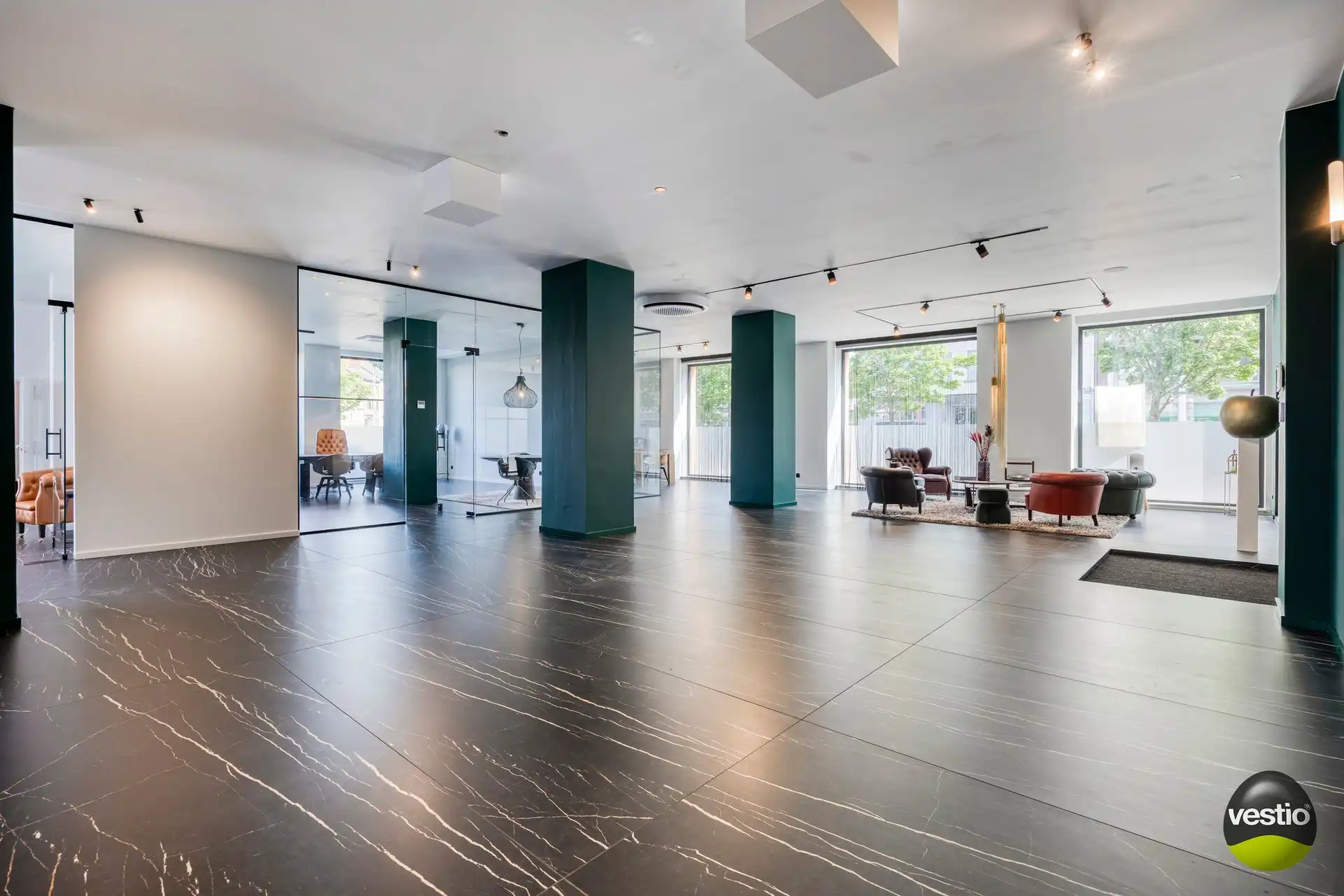 Luxueuze gelijkvloerse kantoorruimte van ca. 328 m² met parking. foto 9