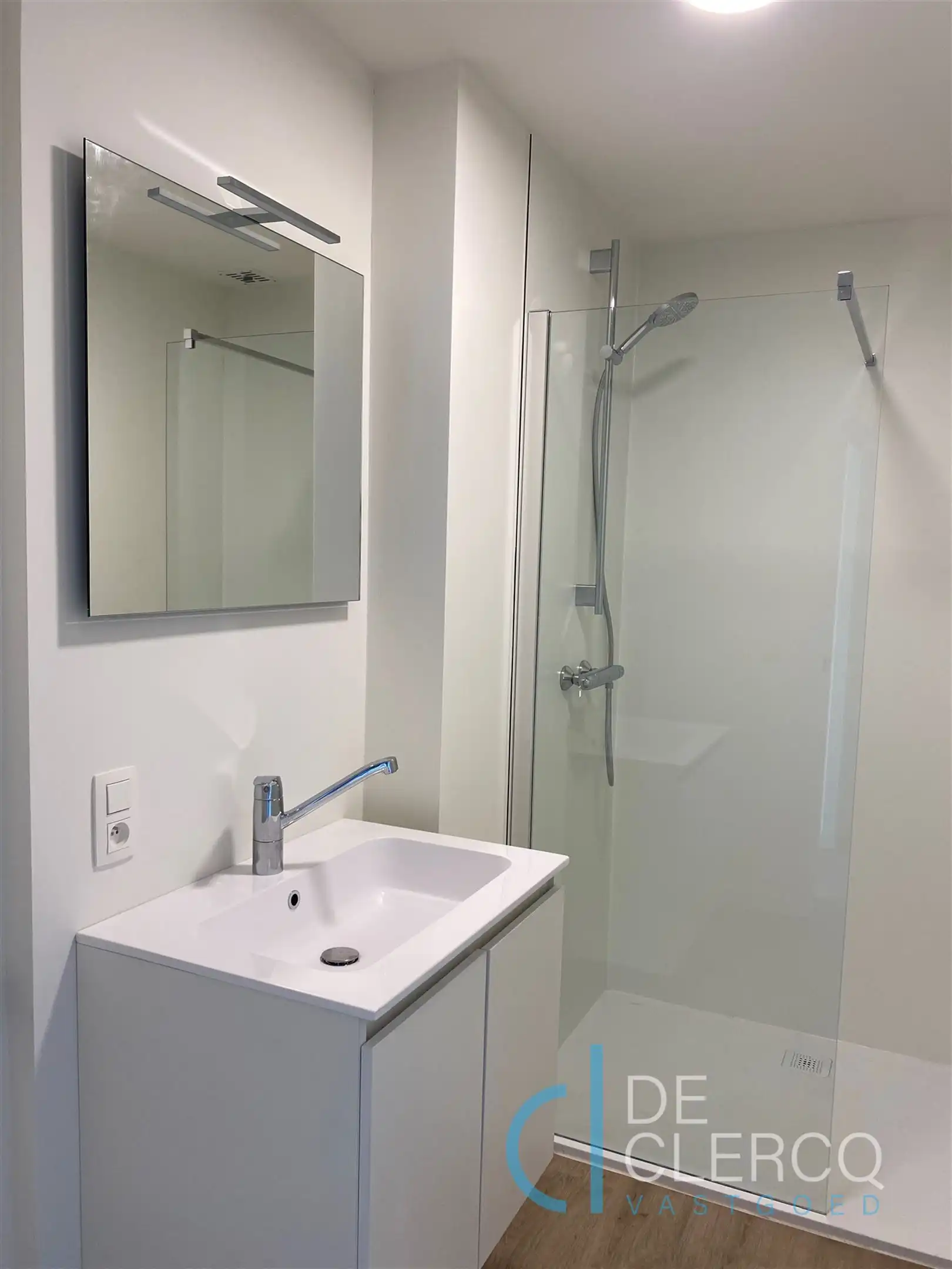 Modern gerenoveerd appartement te huur centrum Zelzate!  foto 7