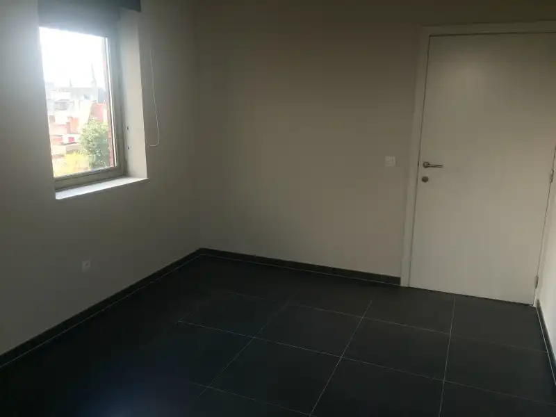 Centraal gelegen appartement met ruime zonneterras en garage vlakbij de K in Kortrijk. foto 6