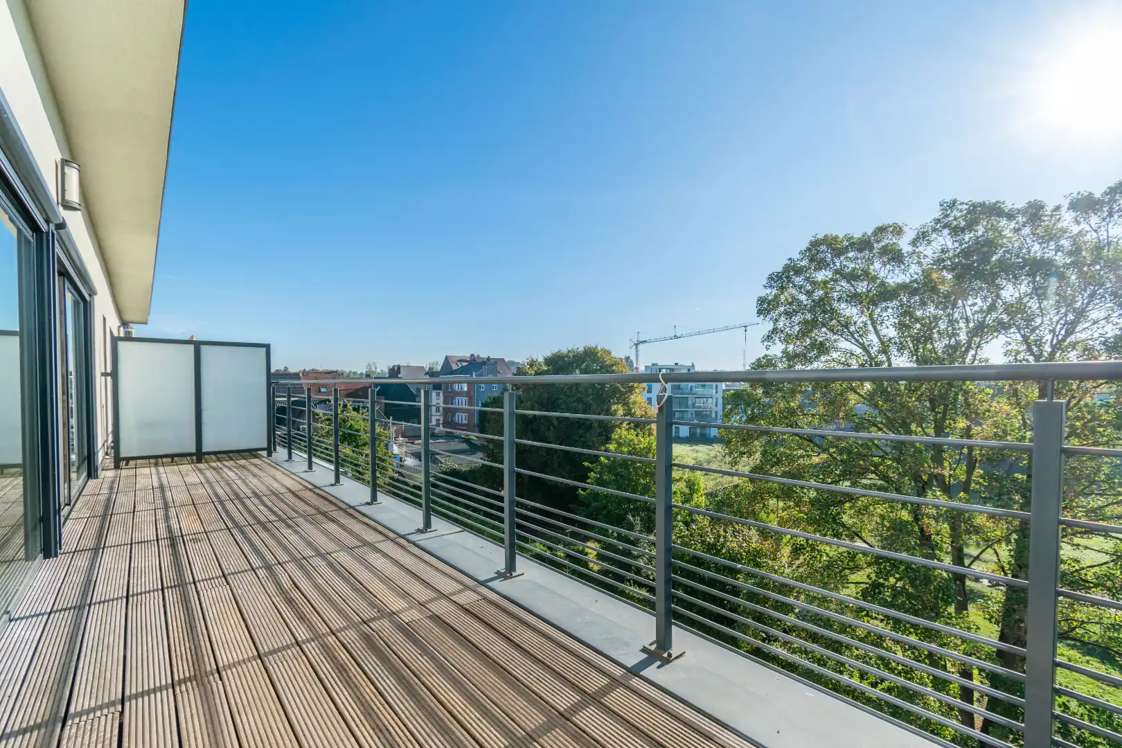 LICHTRIJKE PENTHOUSE MET 2 PANORAMISCHE TERRASSEN ! foto 2