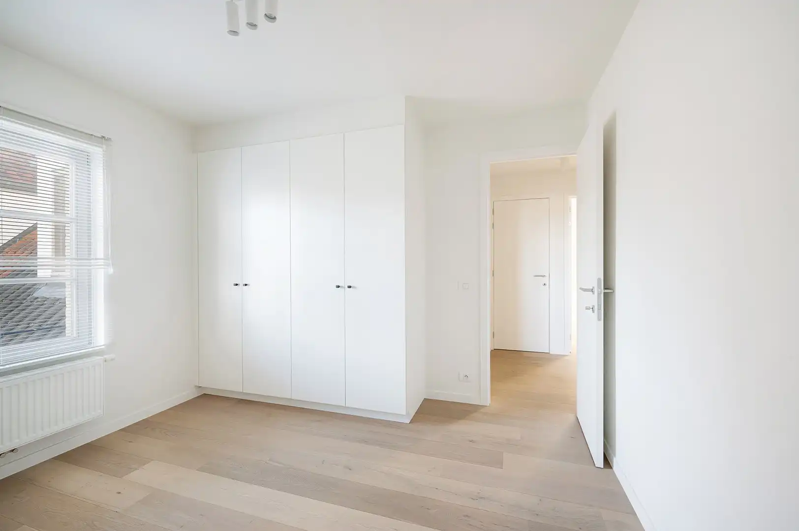 OPENDEUR ZATERDAG 18 APRIL TUSSEN 14U-16U -  Ruime woning met vier slaapkamers en een grote tuin, gelegen in een rustige en aangename omgeving. foto 26