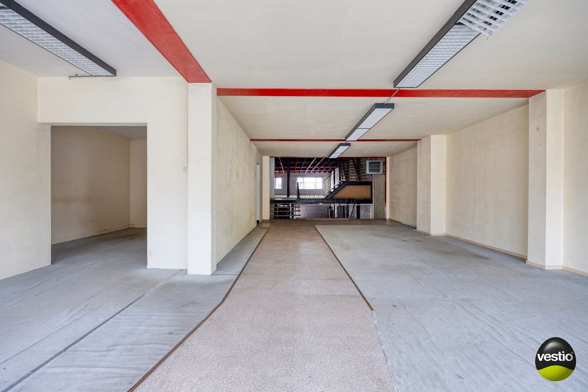 HANDELSPAND MET WOONST TE HOESELT NABIJ CENTRUM EN E313. foto 3