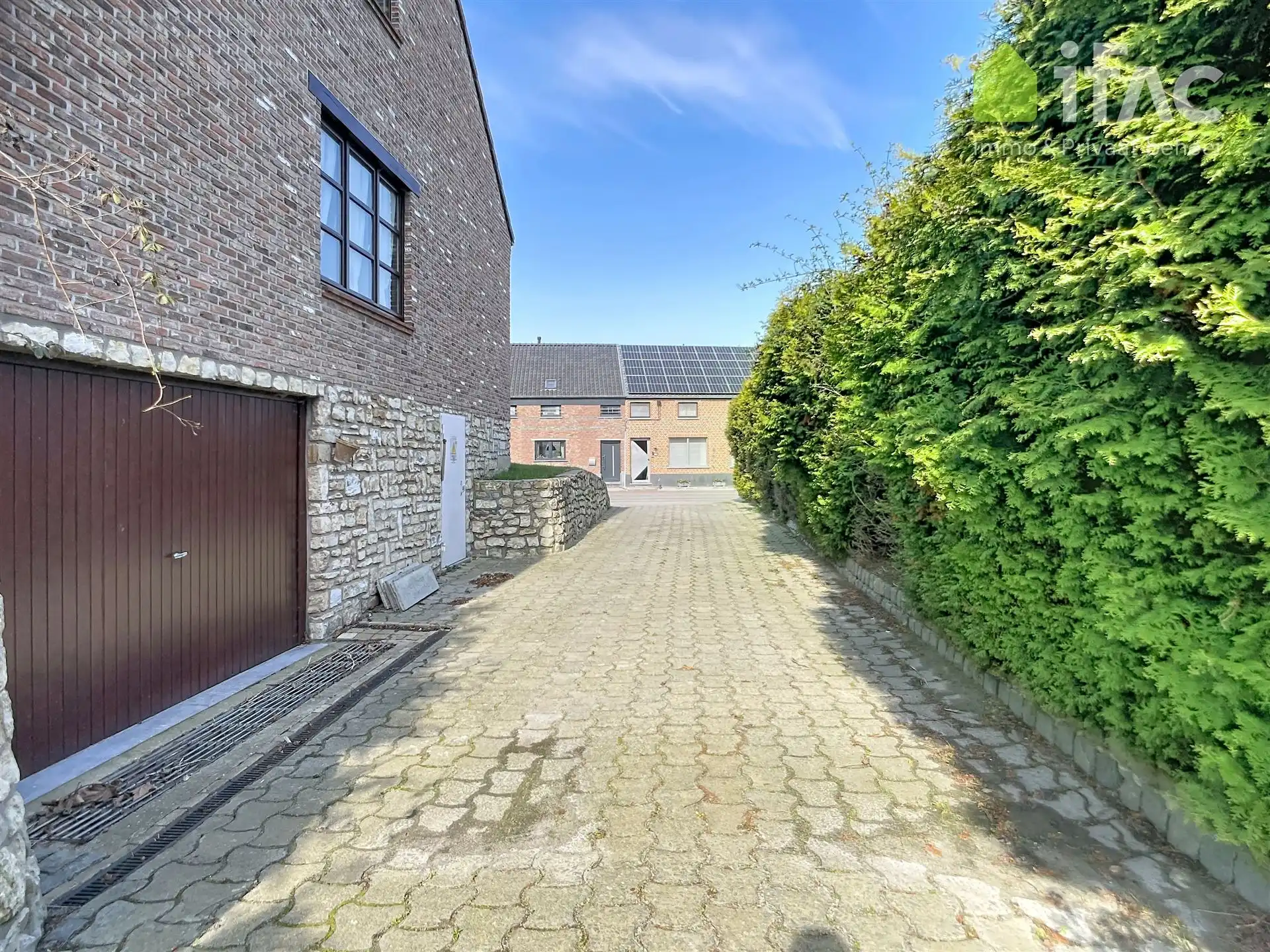 Heel ruime woning met 4 slpks, leefveranda, 54 zonnepanelen foto 35