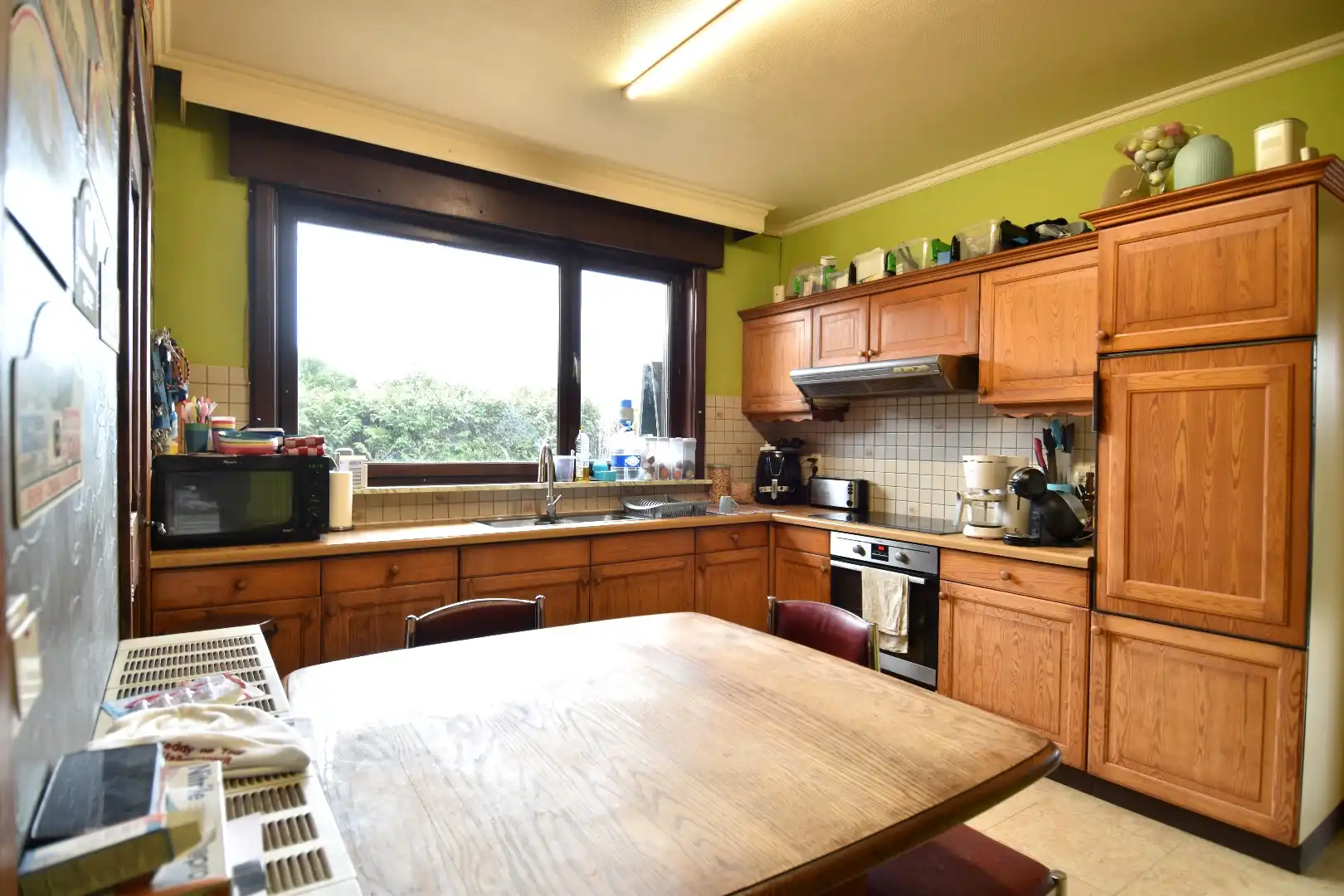 Rustig gelegen gelijkvloerse villa met 3 slaapkamers, dubbele garage en tuin rondom te koop in Ledegem foto 3