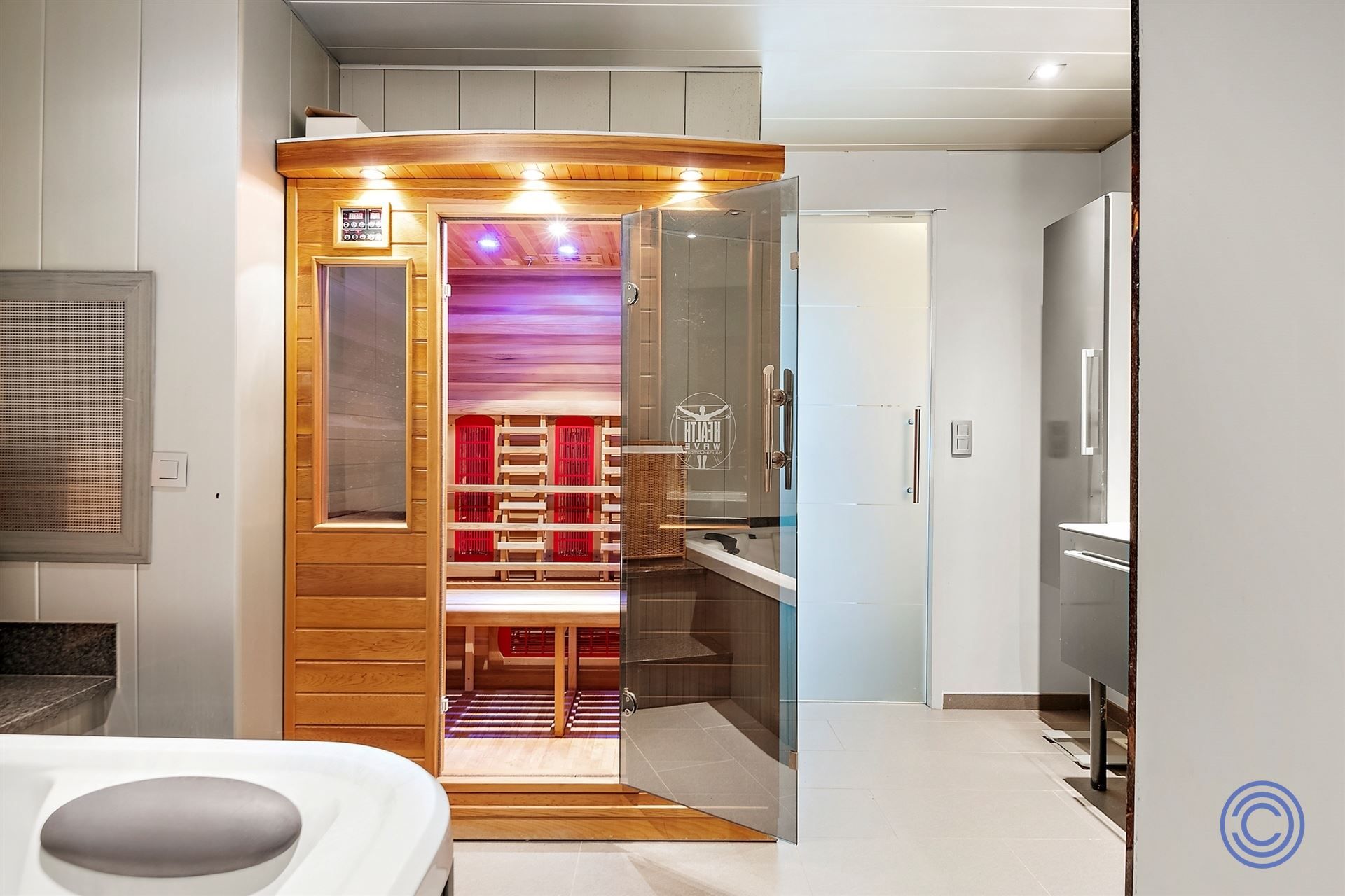 Magazijn ca. 466m² + luxueuze woning ca. 367m²! foto 11