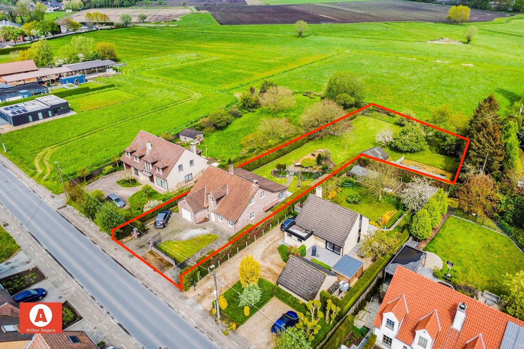 Villa met 4 slaapkamers en fenomenale tuin op 26a 77ca foto 2