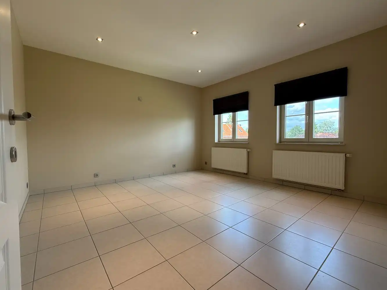TE HUUR : PRACHTIGE WONING MET 5 SLAAPKAMERS EN 2 BADKAMERS foto 15