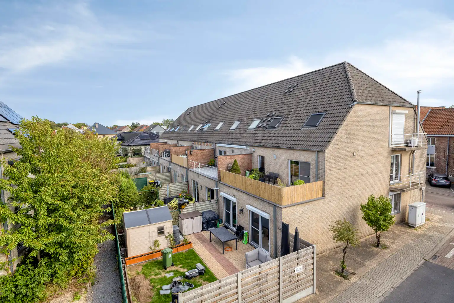GELIJKVLOERS APPARTEMENT MET 2 SLAAPKAMERS EN GARAGE foto 23