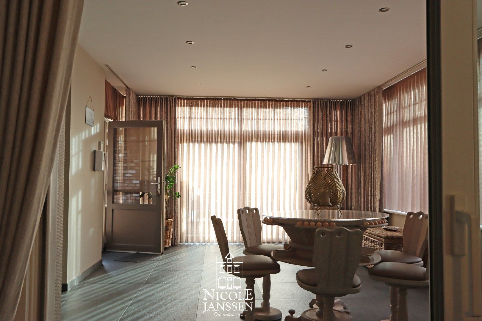 Ruime halfvrijstaande woning  foto 7