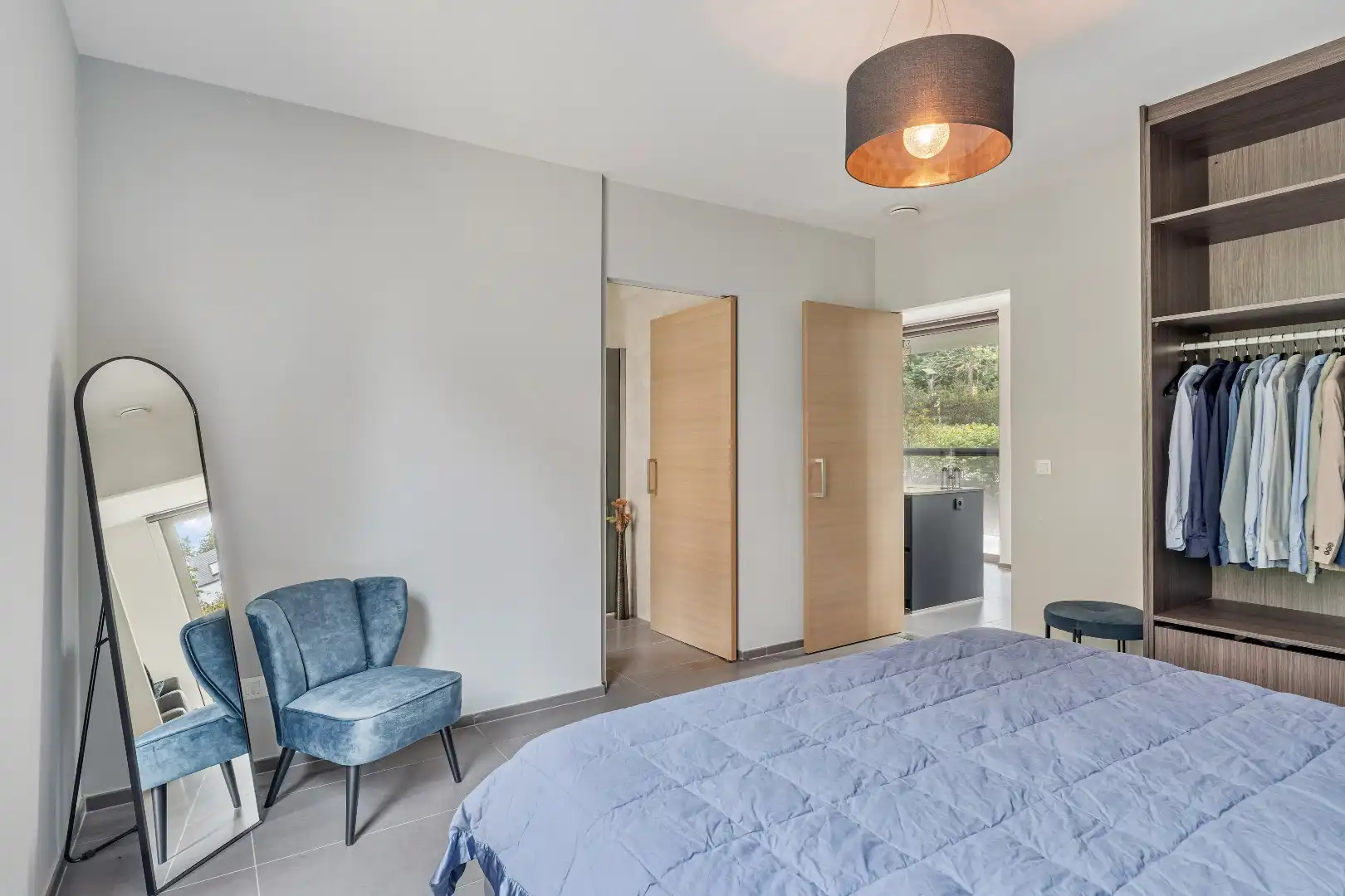 Exclusief gelijkvloers appartement met ruime terrassen, 2 slpk, extra brede autostaanplaats, centrum Genk foto 20
