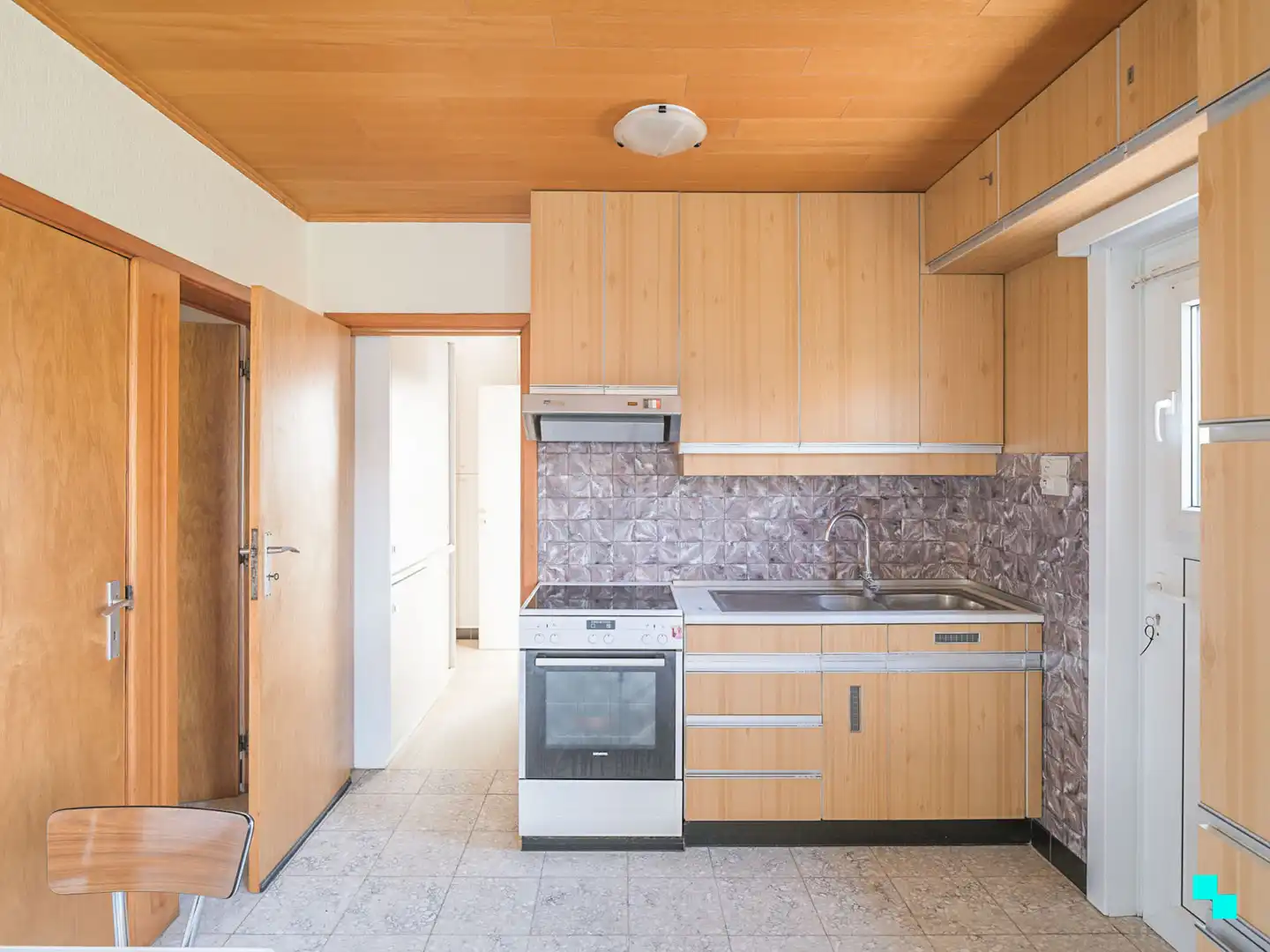 Te renoveren woning met garage en unieke tuingrond grenzend aan het bos foto 9