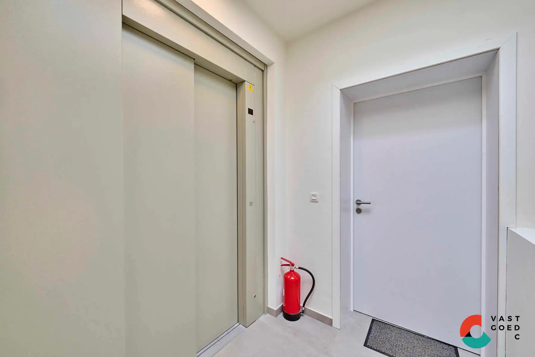 Instapklaar appartement met terras nabij het centrum foto 2