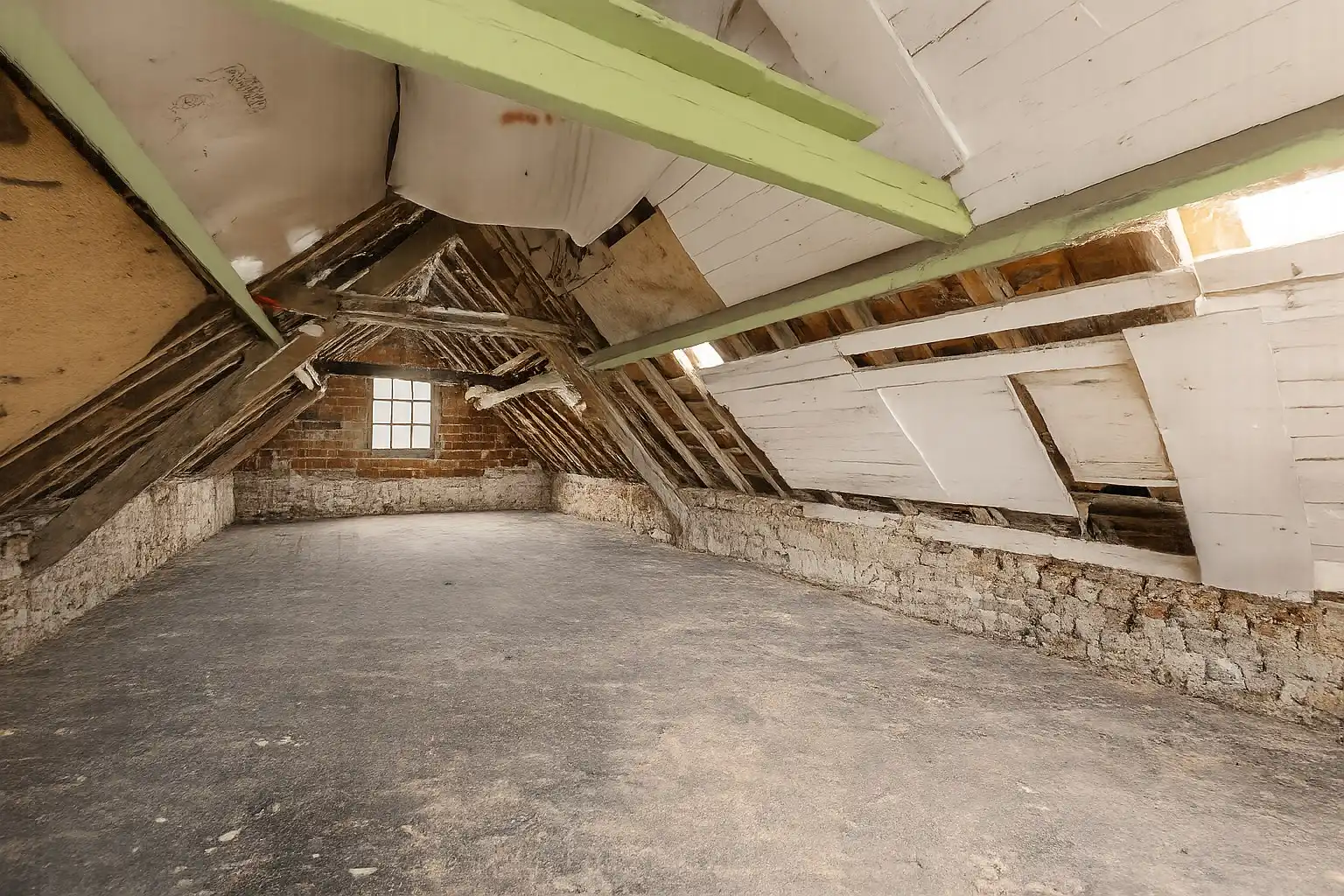 GROTENDEELS GERENOVEERDE GEZINSWONING 2006 MET 3 SLPKS EN TUIN foto 25