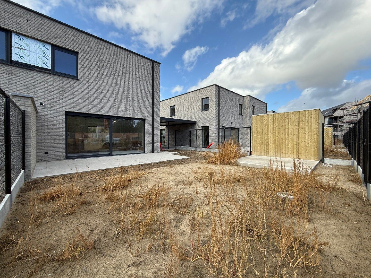 Nieuwbouw half open bebouwing met carport foto 12