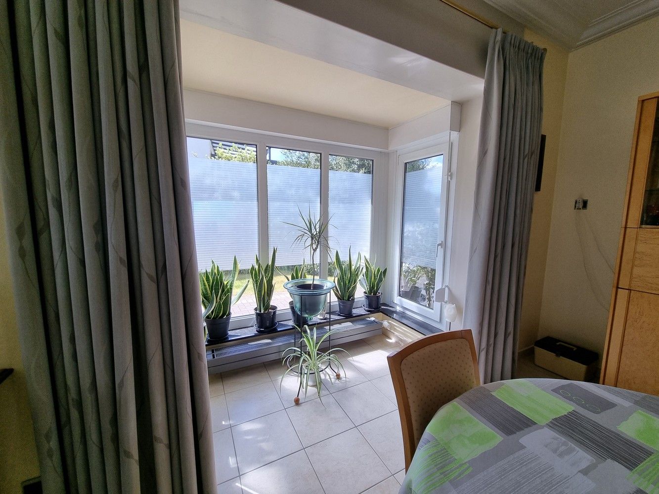 Zeer ruime, instapklare woning met 4 slpks op een prachtig perceel van 16a33ca foto 8