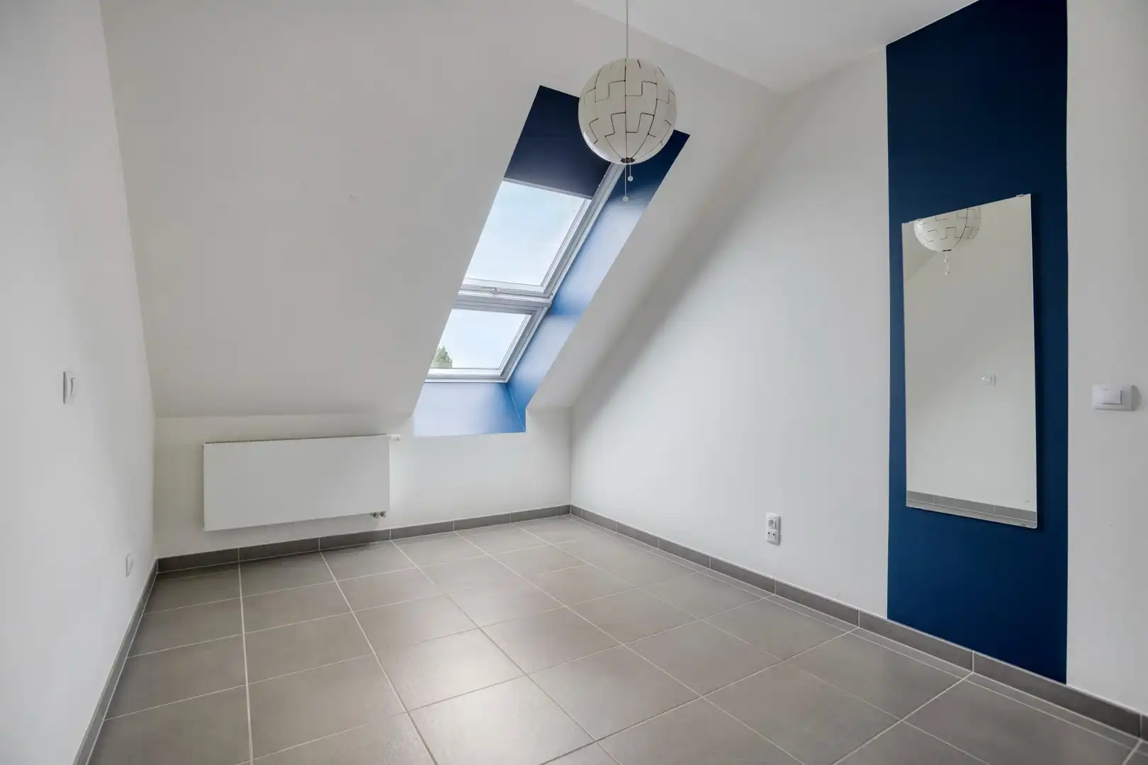 Lichtrijk appartement met parking foto 11