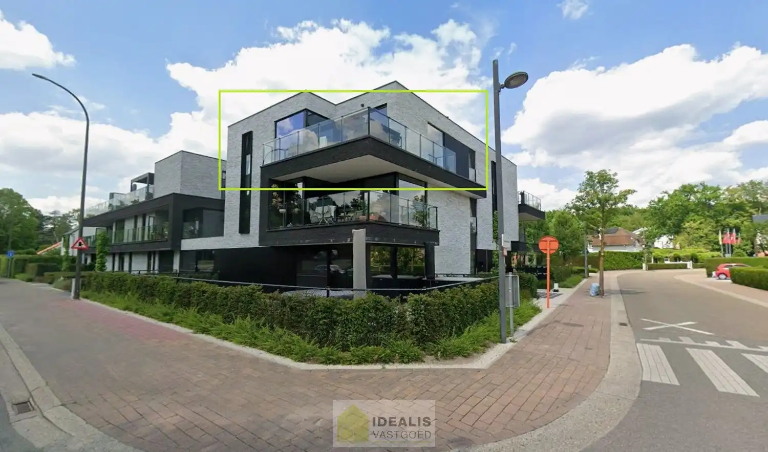 IDEALIS VASTGOED – INSTAPKLAAR APPARTEMENT MET KELDERBERGING EN ONDERGRONDSE AUTOSTAANPLAATS foto 2