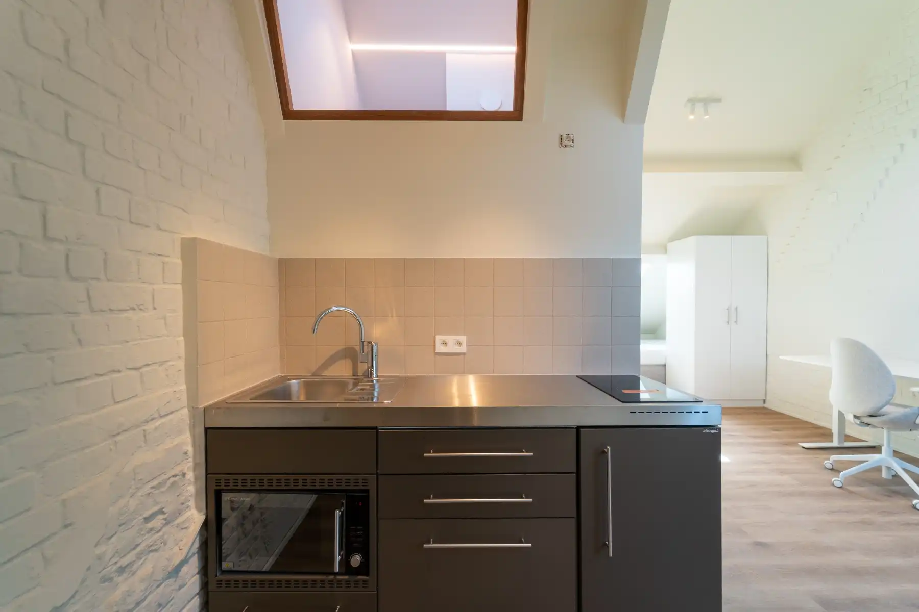 Mooi gerenoveerde dakstudio foto {{pictureIndex}}