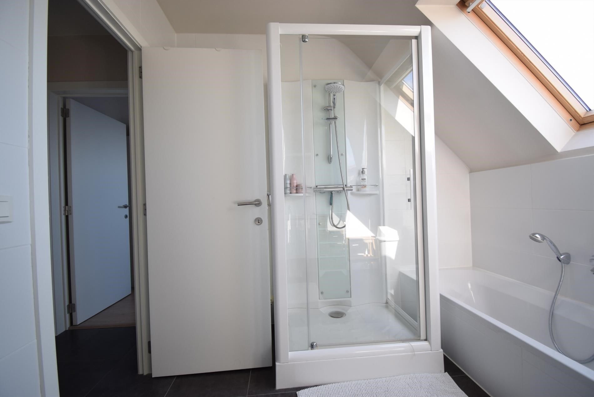 INSTAPKLAAR TWEE- SLAAPKAMER APPARTEMENT MET TERRAS foto 7