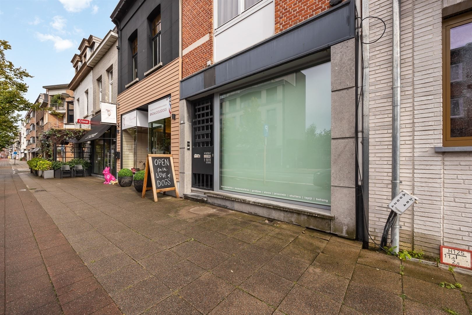 Interessant handelspand gelegen centrum Brasschaat   foto {{pictureIndex}}