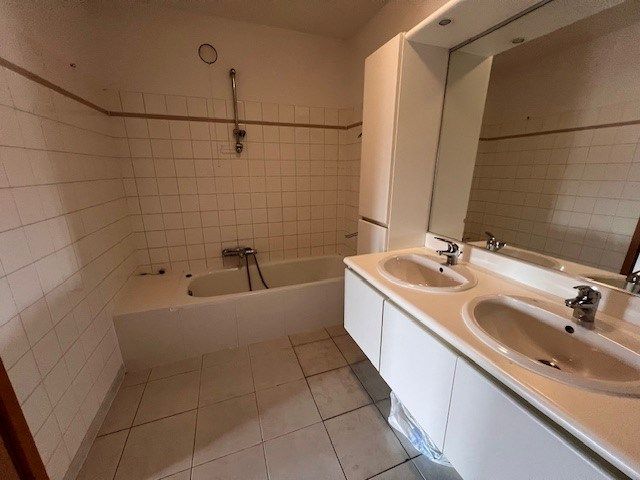 Centraal gelegen appartement met 2 slaapkamers te koop VANAF 210.000 € - Geen renovatieplicht.  foto 8