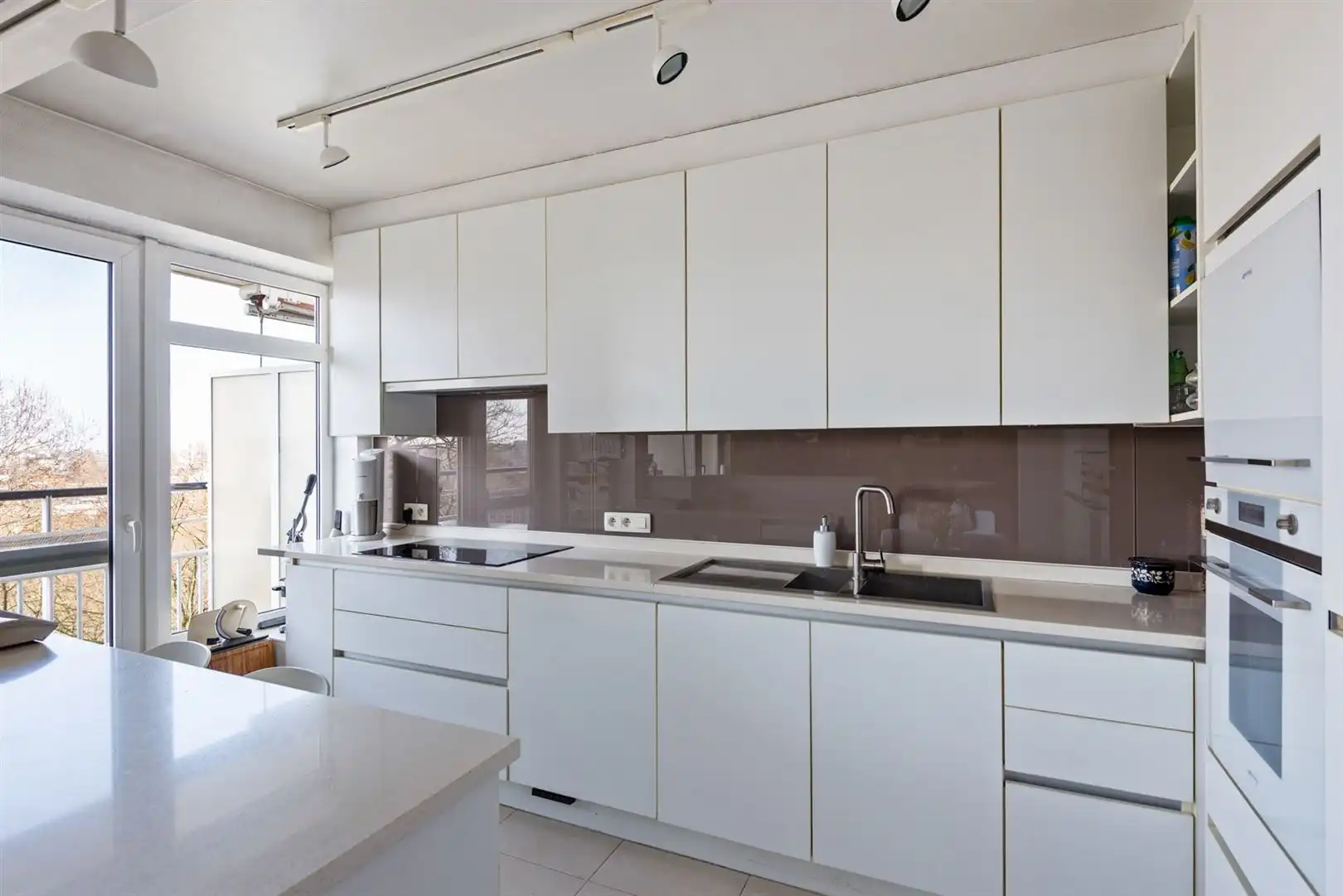 Instapklaar 2 à 3 slaapkamerappartement in goed onderhouden gebouw. foto 8