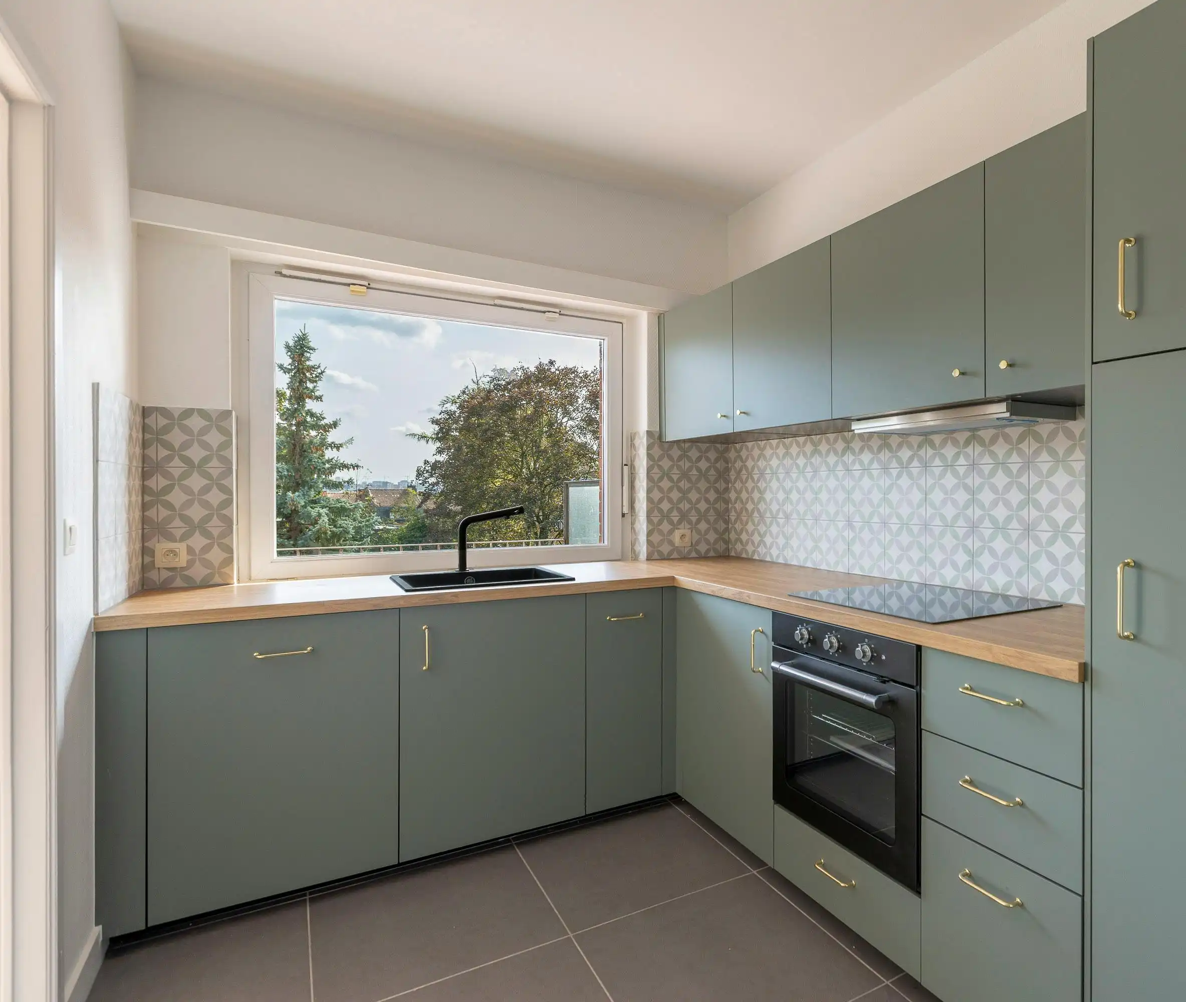 Appartement met twee slaapkamers in Neder-Over-Heembeek. foto 2