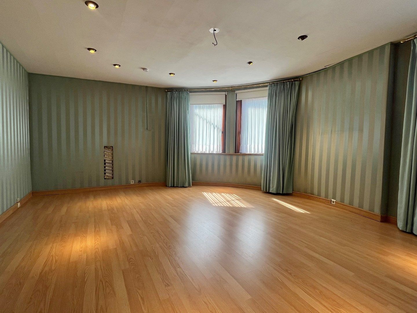 Authentiek hoekpand te koop in Harelbeke met 4 slaapkamers en een inpandige garage  foto 10