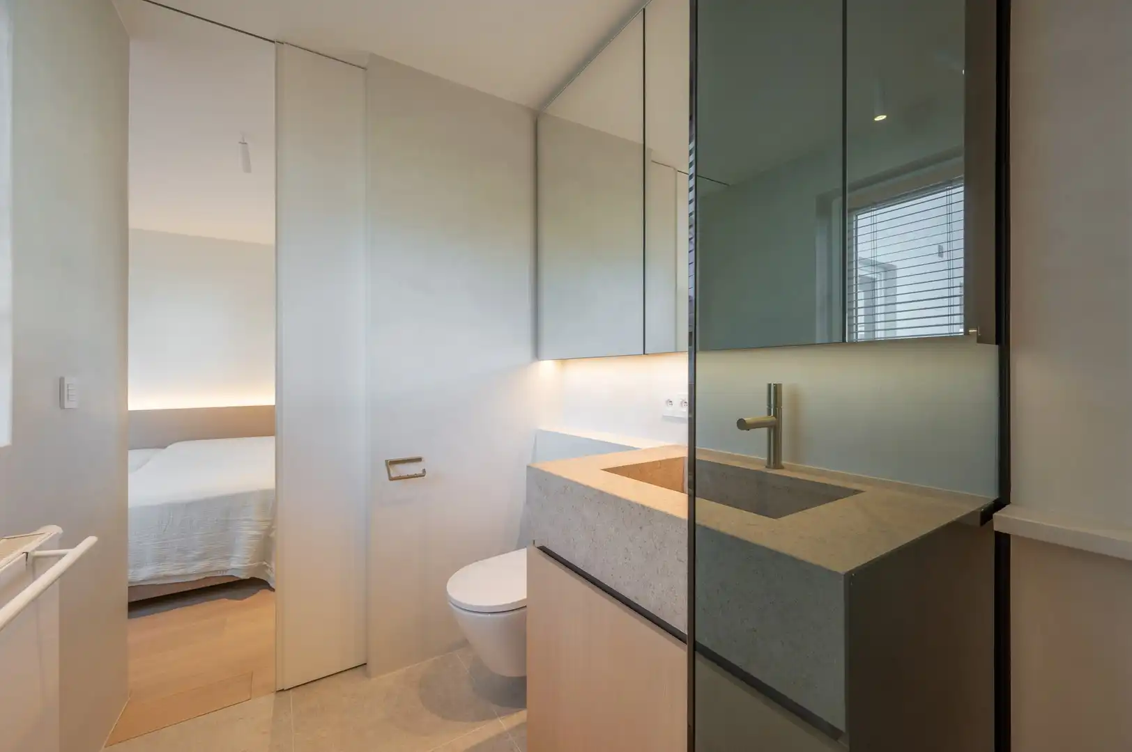 Luxueus gerenoveerd hoekappartement met zeezicht vlakbij de wandeldijk in het Zoute. foto 27