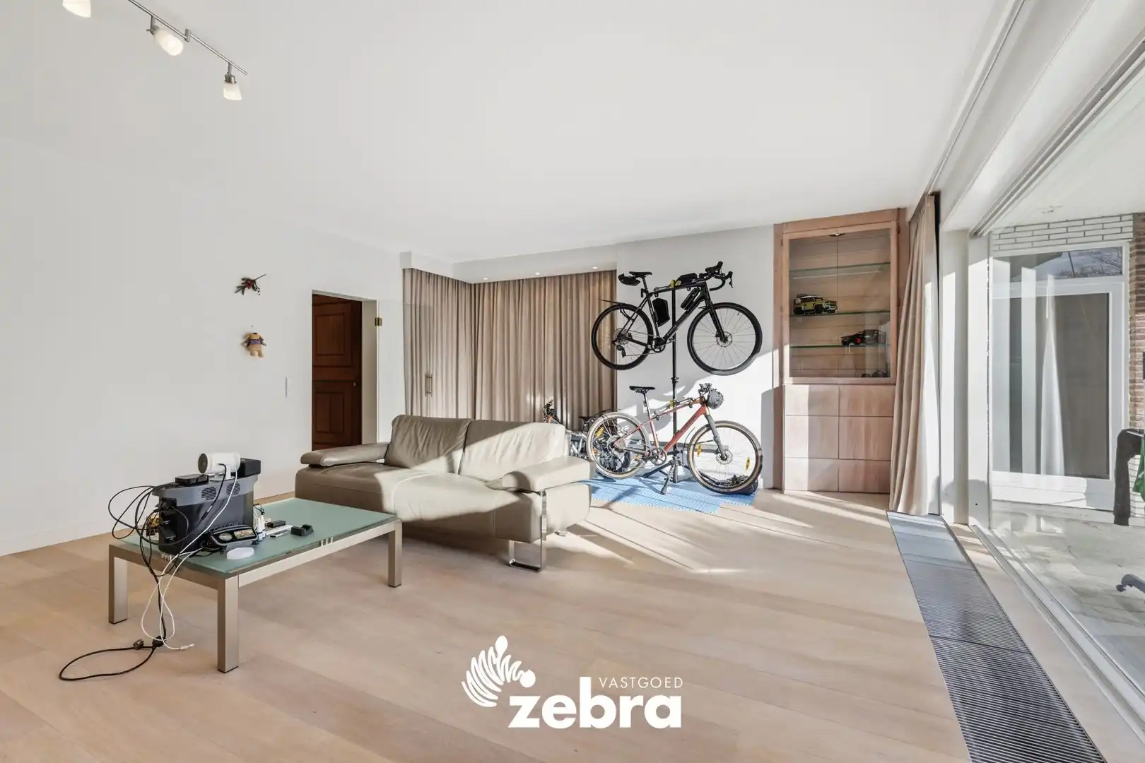 Halfopen bebouwing met praktijk- of kantoorruimte in centrum Tielt foto 5