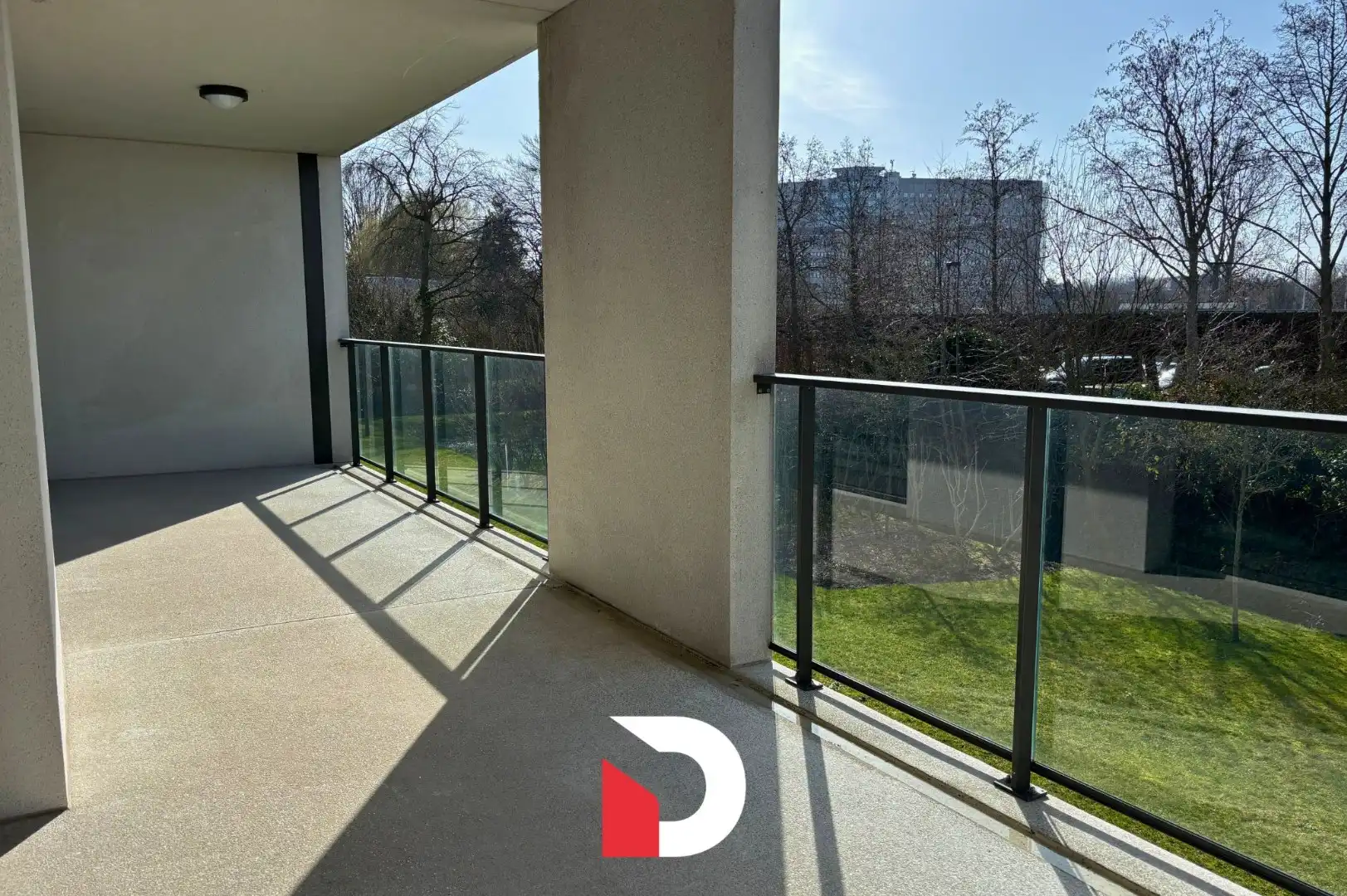 Recent appartement met 1 slaapkamer, veel lichtinval , zonnig terras en autostaanplaats foto 6