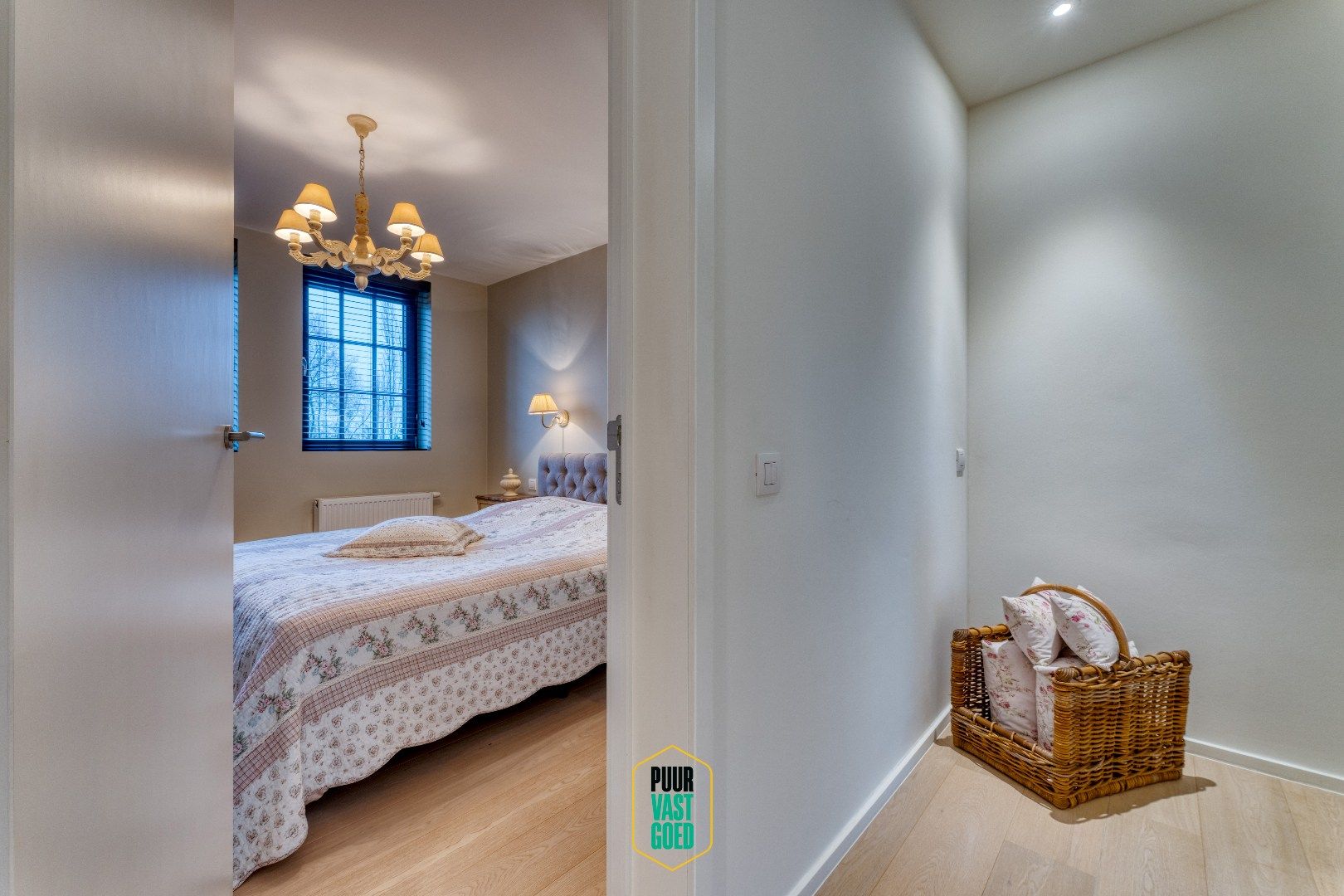 Recente, perfect afgewerkte, halfopen ruime Knokse Villa  foto 9