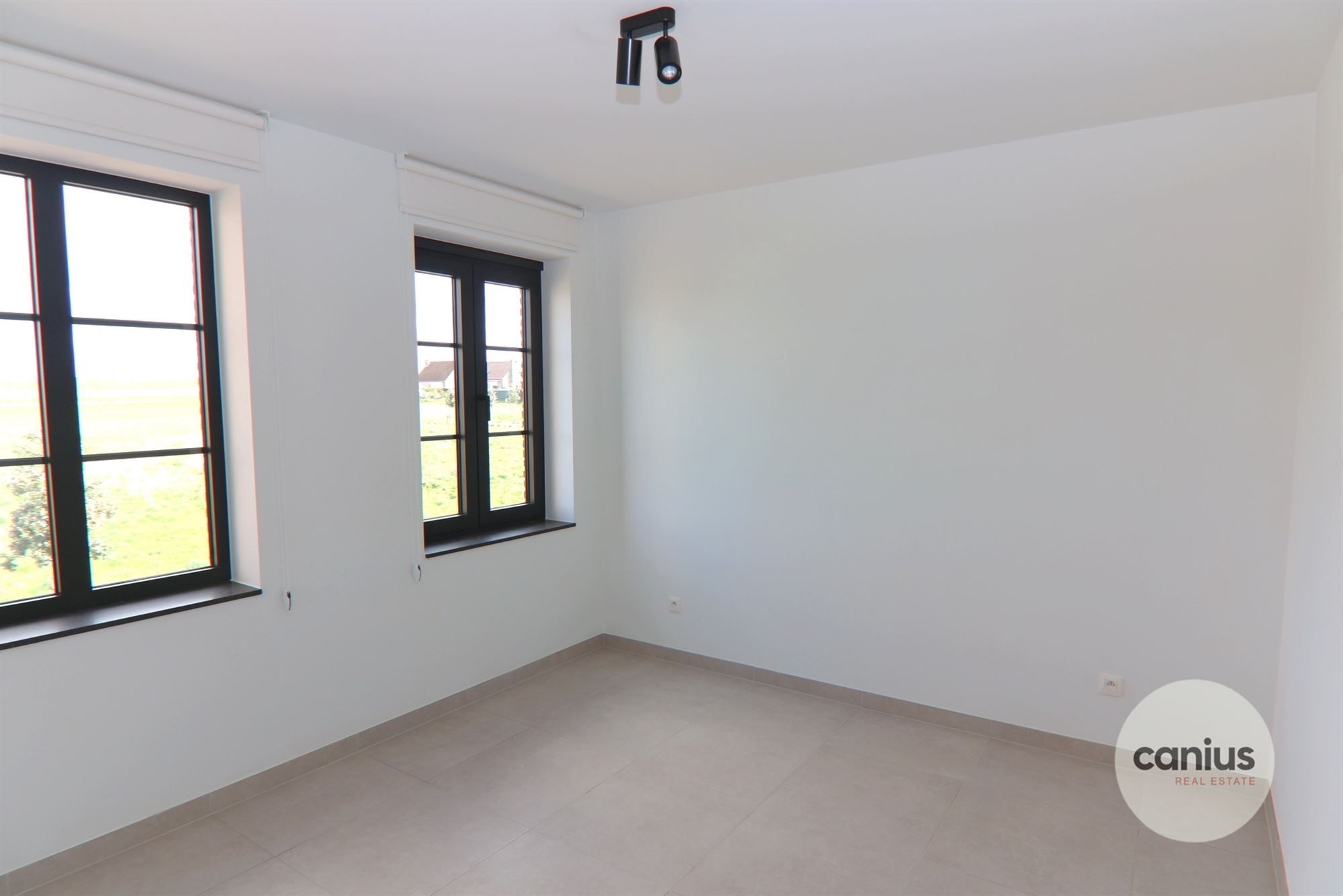 RUSTIG GELEGEN WONING MET 3 SLKS foto 12