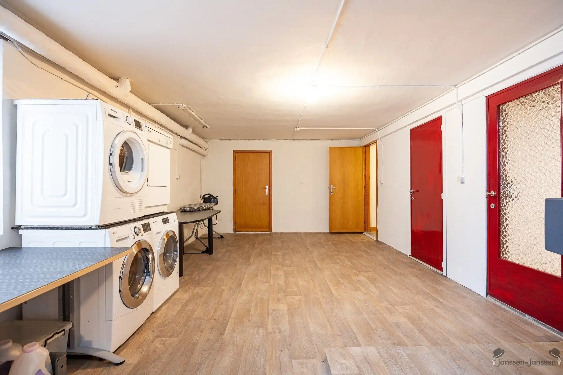Villa met eindeloze mogelijkheden op 6270 m² grond foto 15