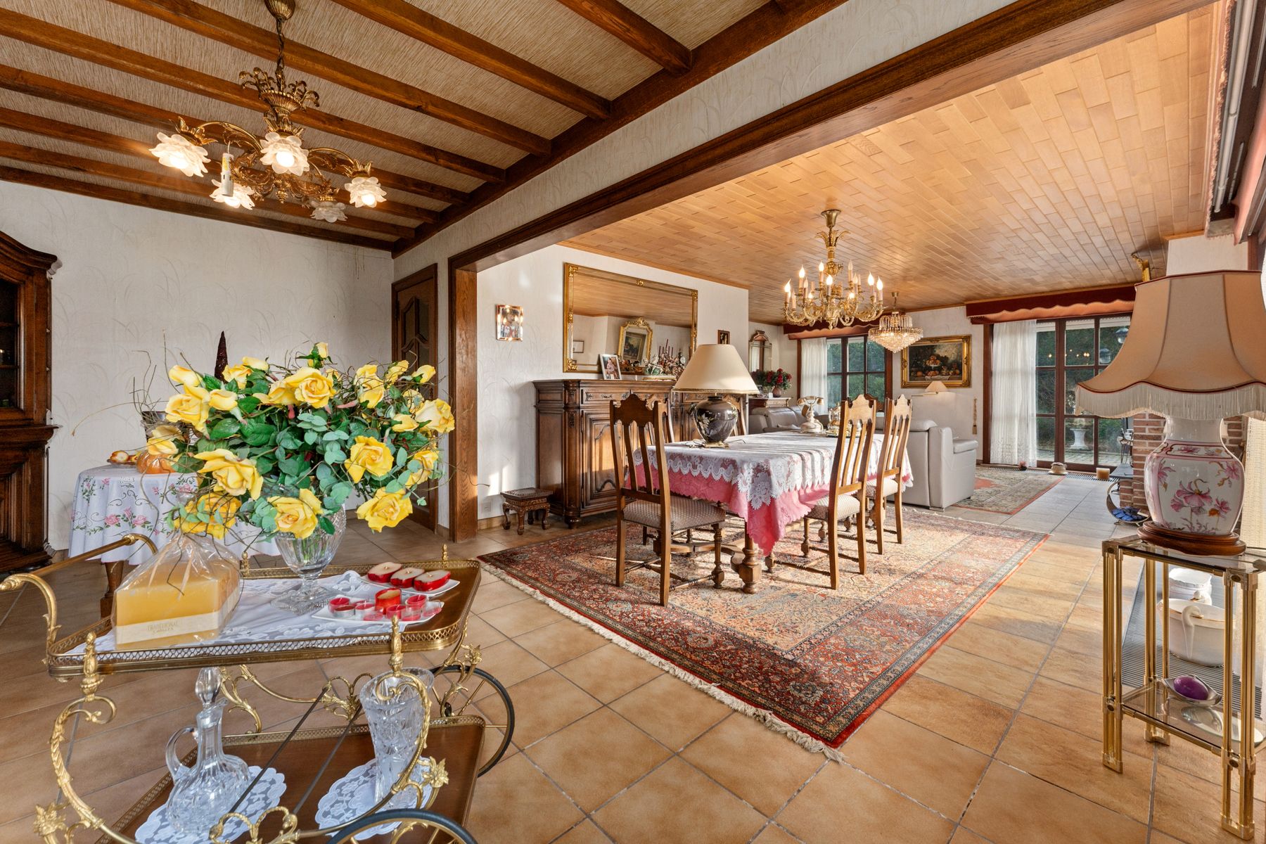 Idyllisch gelegen villa op 3598 m² met garage voor 6 wagens foto 8