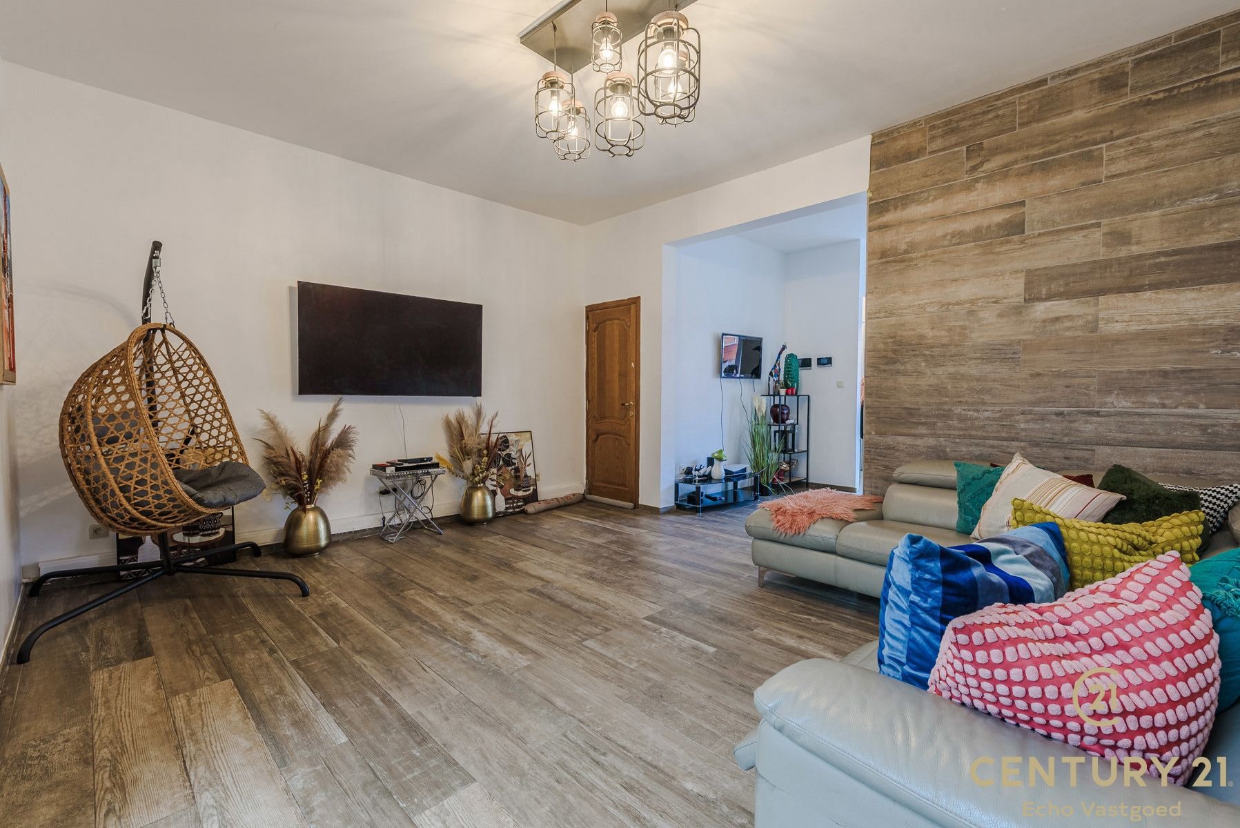 Ruime, gerenoveerde woning met 4 slpk en stadstuin foto 3