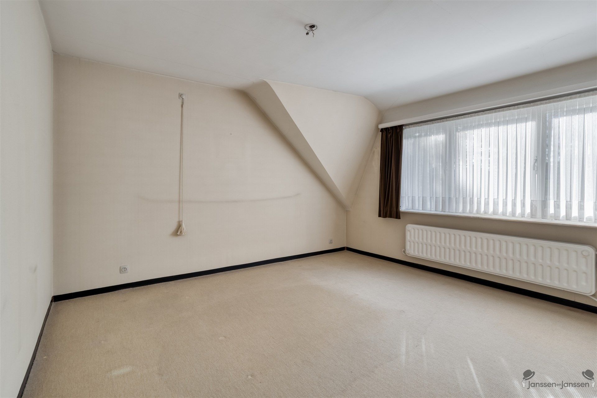 Woning op mooi villaperceel van 1.500 m² foto 16