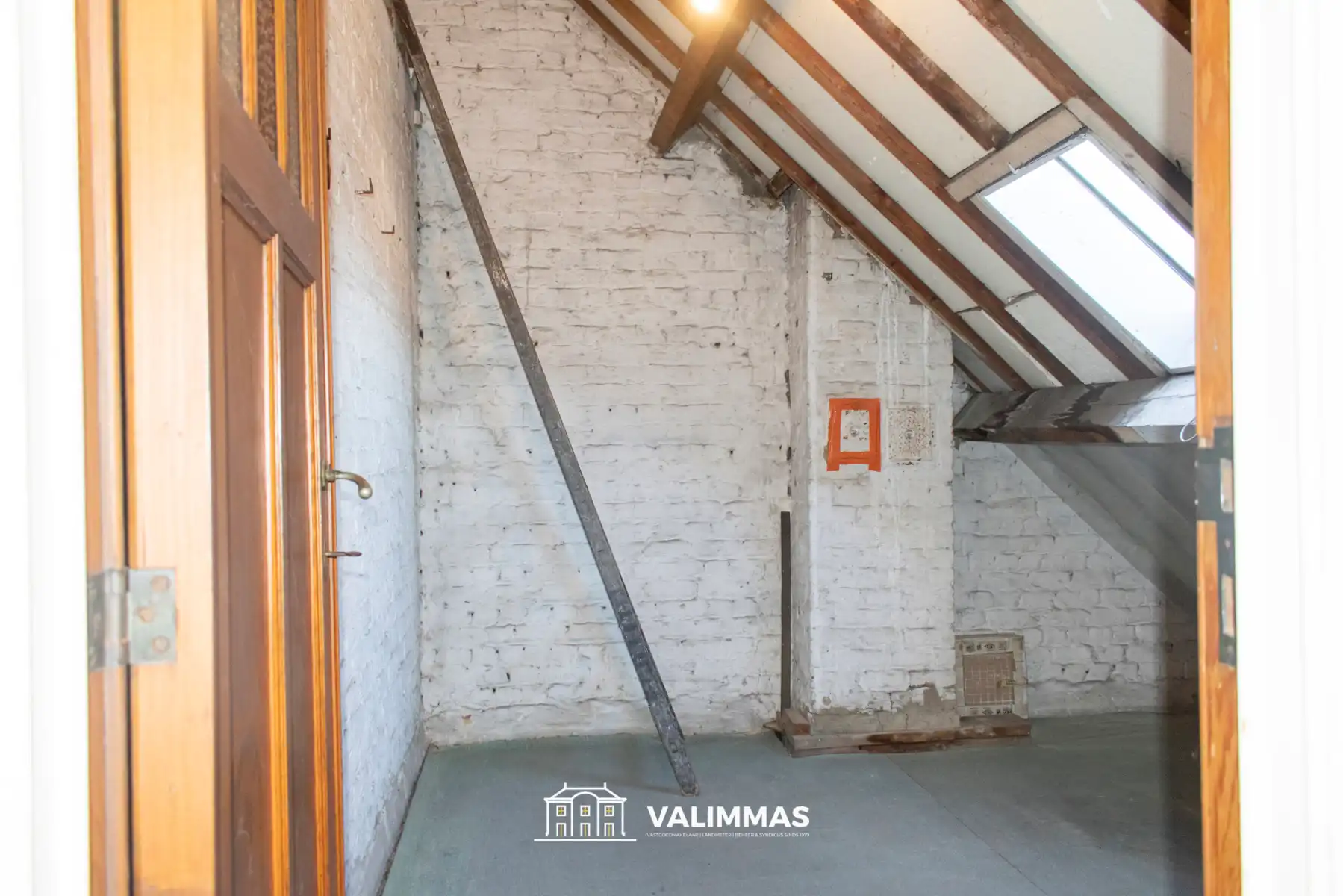 Ruime en verzorgde rijwoning met overdekte koer en garage... foto 18