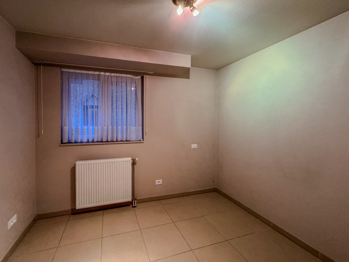 Gelijkvloers appartement met 2 slaapkamers in het centrum. foto 8