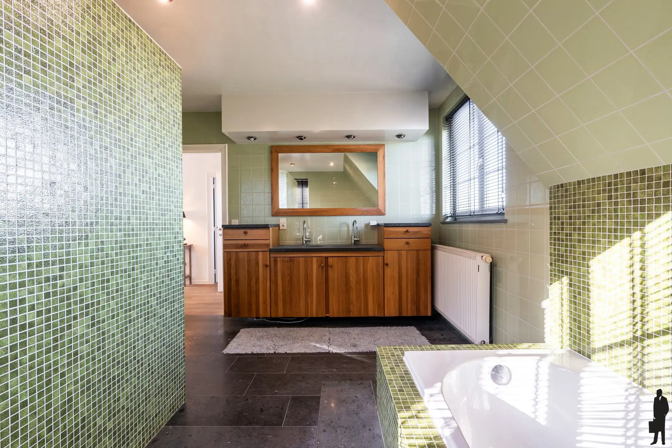 Charmante gerenoveerde villa op perceel van 1.389 m² foto 24