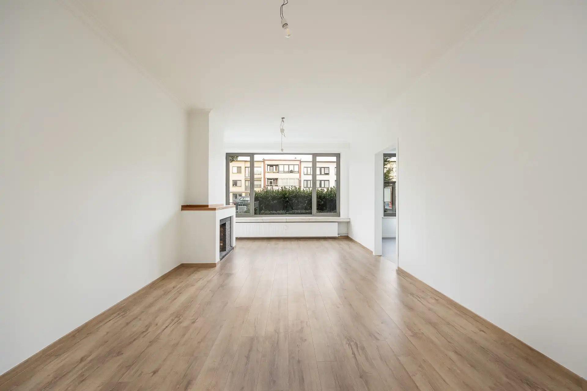 Instapklaars gelijkvloersapp met 2 slaapkamers + garagebox foto {{pictureIndex}}