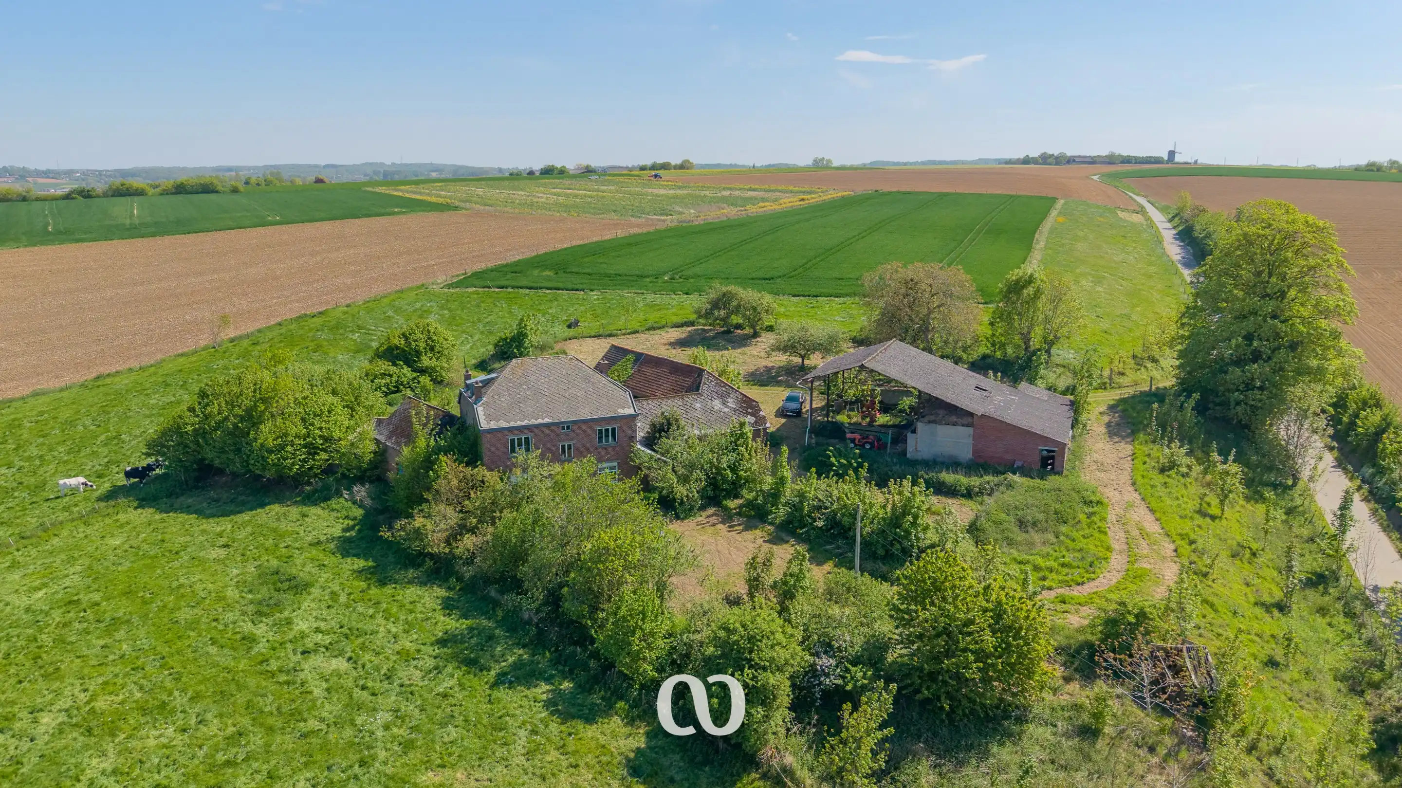 Uniek gelegen te renoveren/af te breken hoeve foto 3