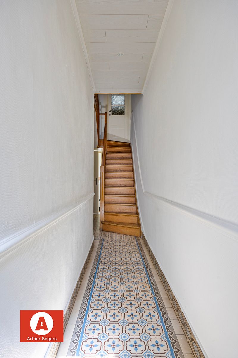 Woonhuis opgesplitst in 2 appartementen/woon-entiteiten foto 4