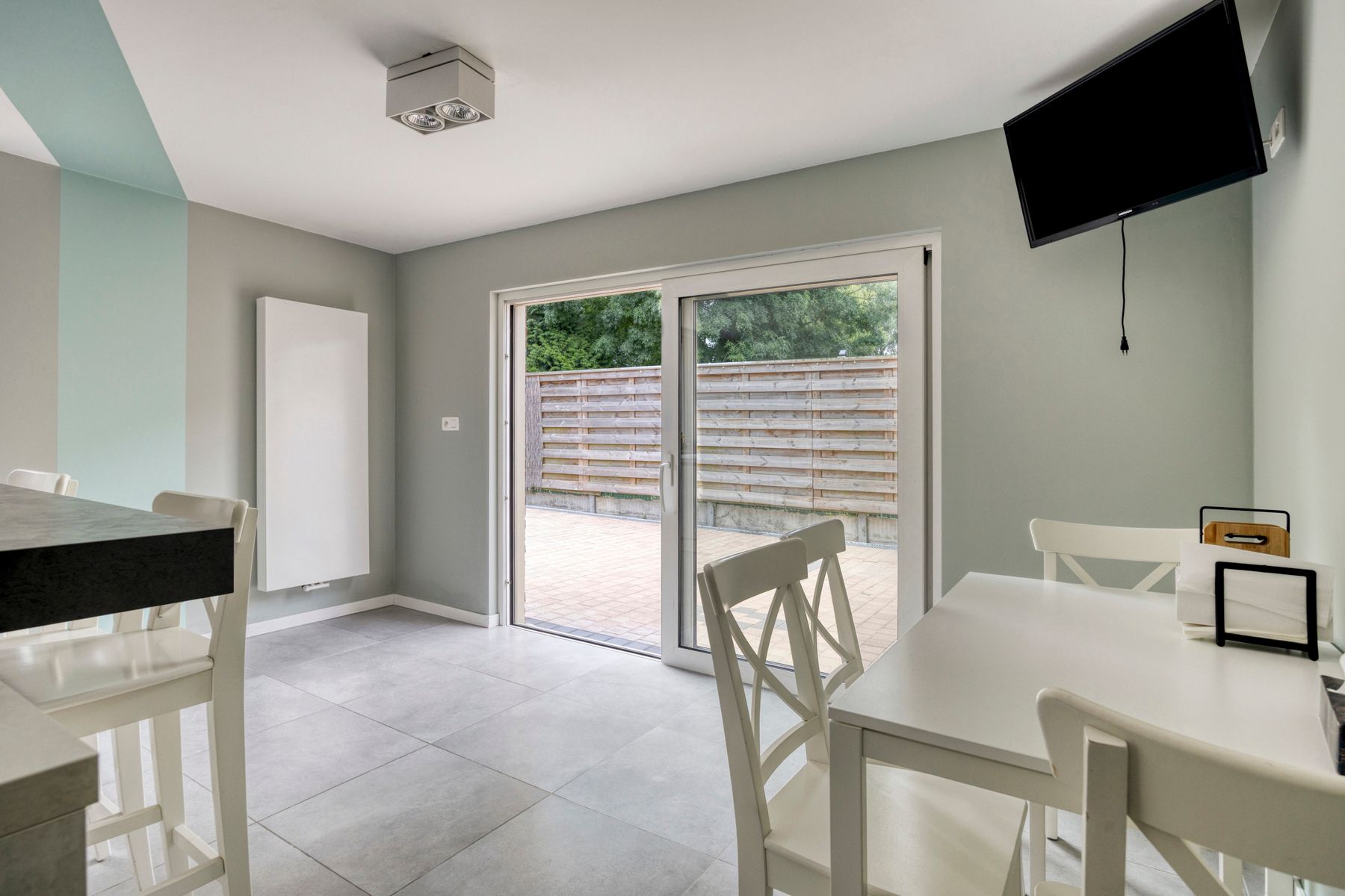 Volledig gerenoveerde, instapklare woning in groene omgeving foto 12