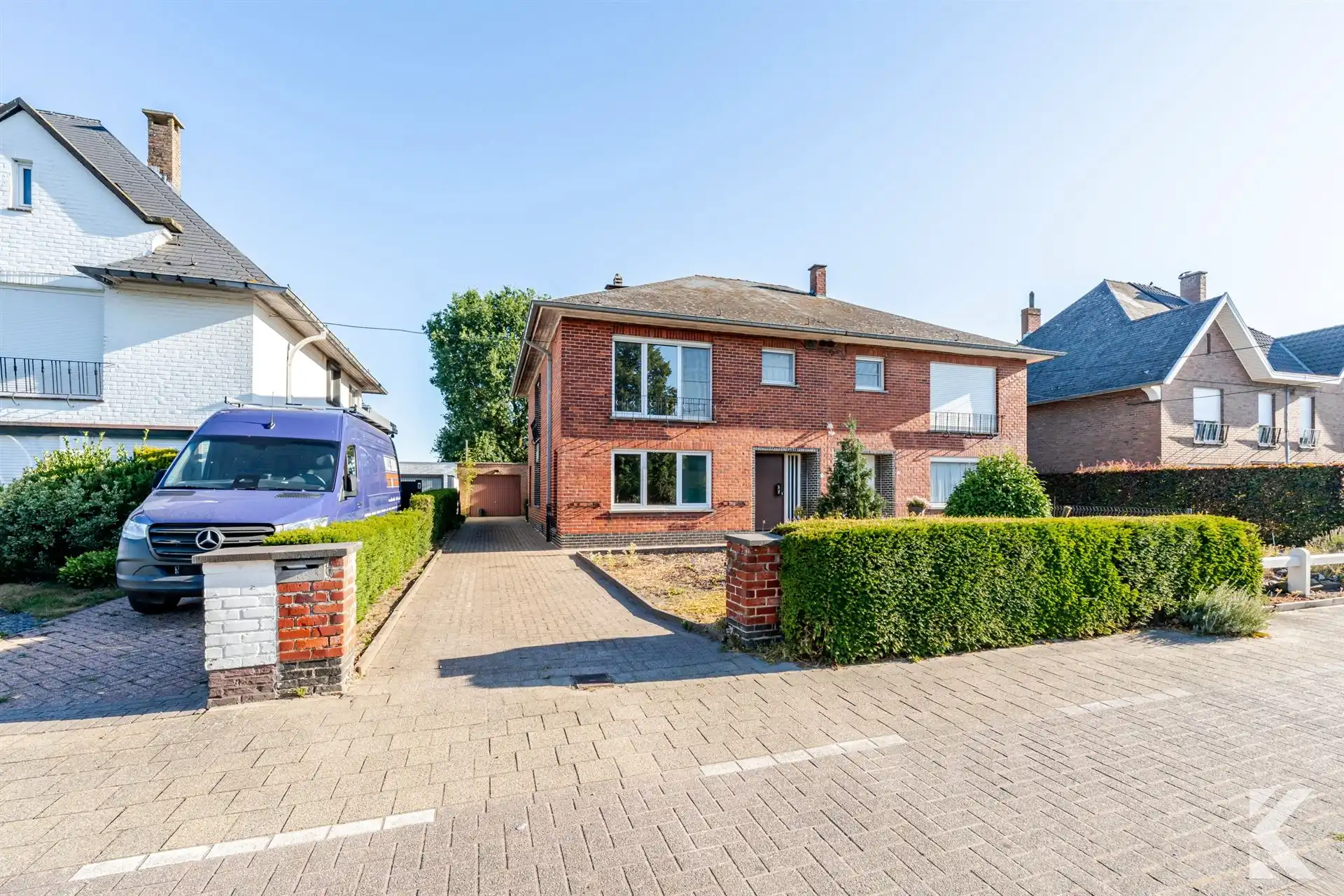 Ruime gezinswoning op 553 m² met garage en open zicht foto {{pictureIndex}}