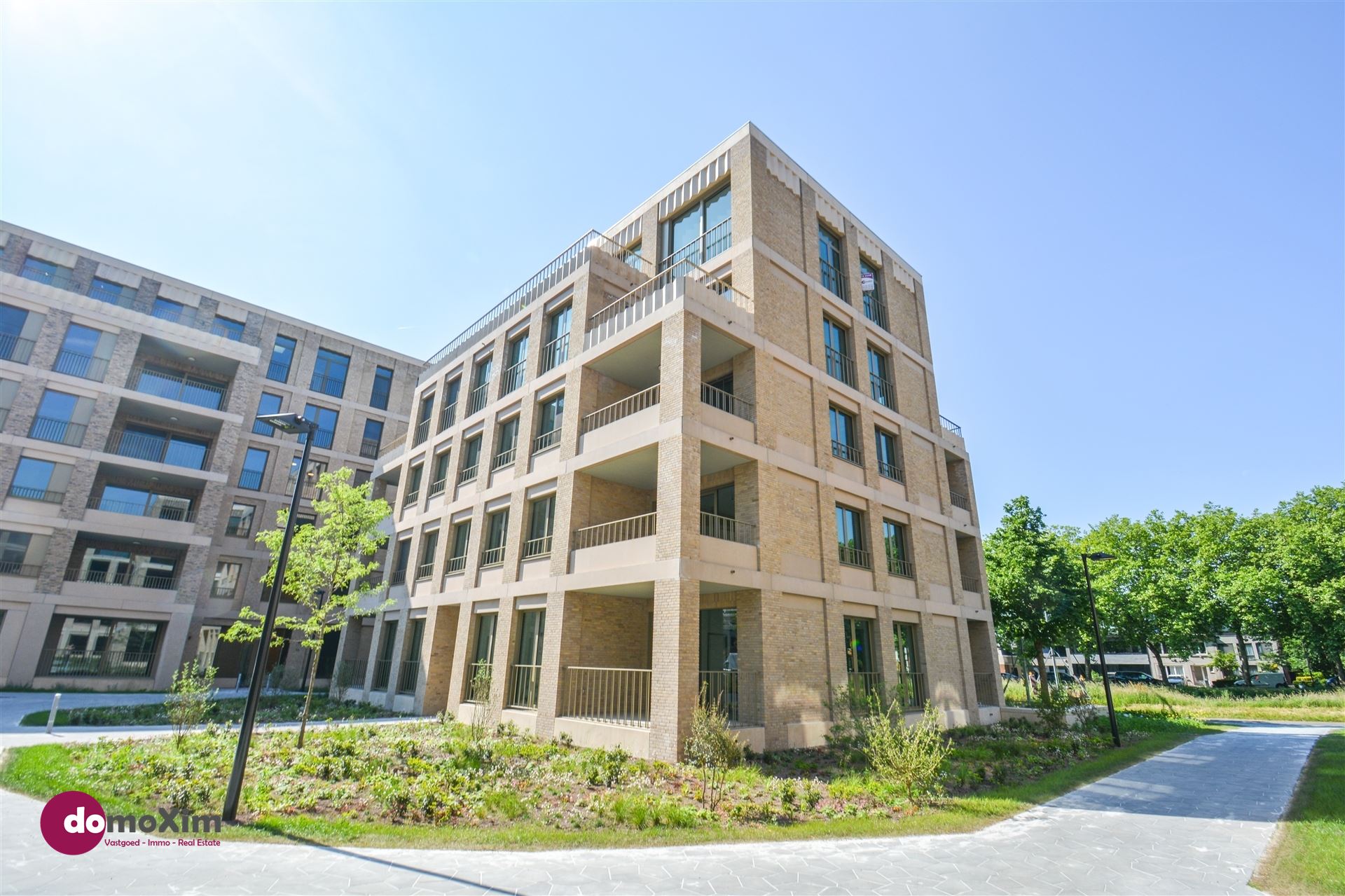 Zonovergoten penthouse met 2 terrassen op een unieke locatie in Mechelen foto {{pictureIndex}}
