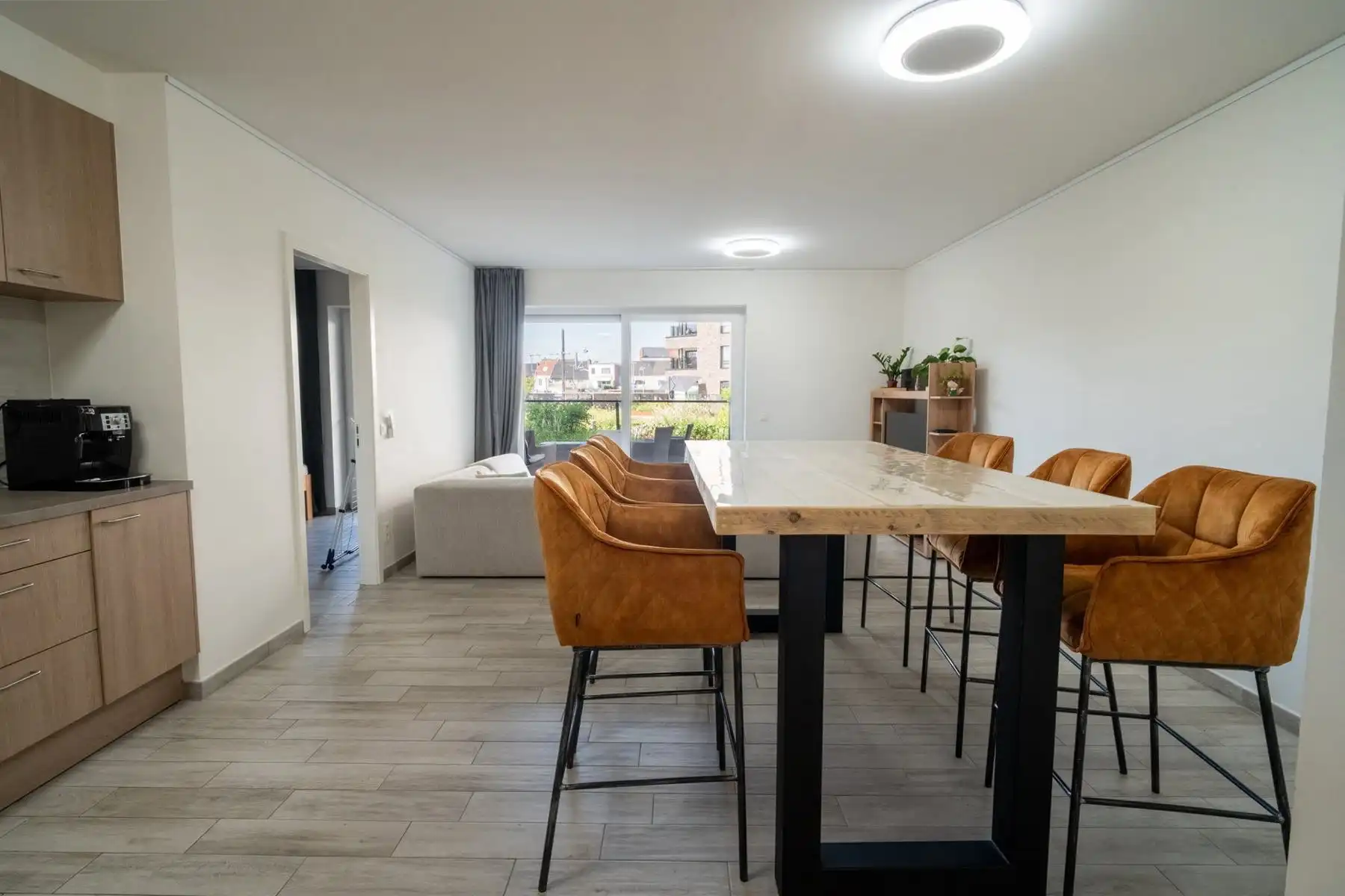 Instapklaar appartement met 2 slpks, terras en staanplaats foto 5