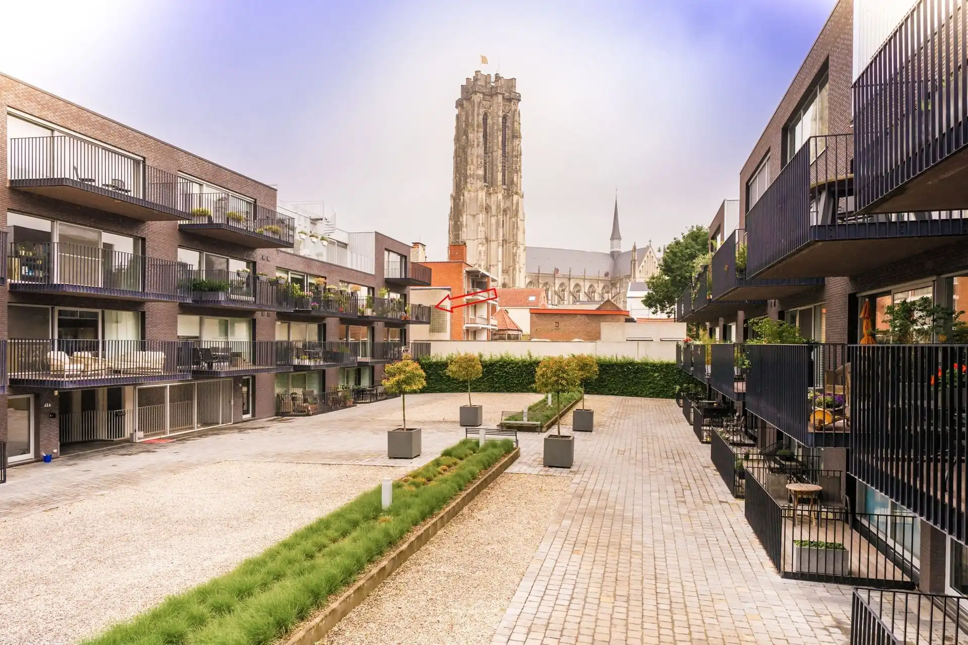 APP. MET 2 SLPKM., TERRAS EN AUTOSTAANPLAATS IN MECHELEN foto 2