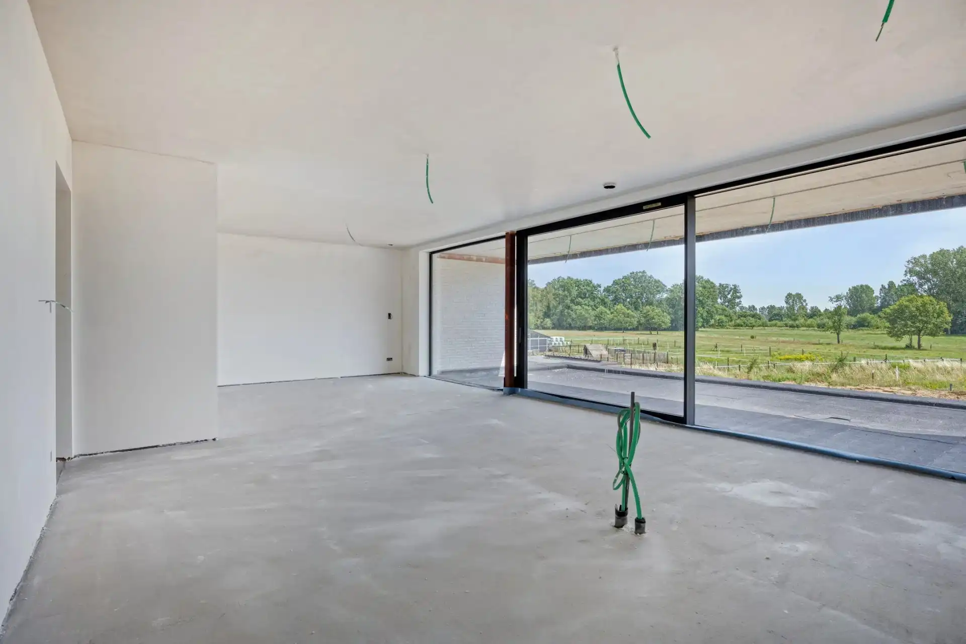 EXCLUSIEF PETNHOUSE VAN 112M² MET 2 SLPK’S EN RUIM TERRAS VAN 44M² IN LINKHOUT foto 2